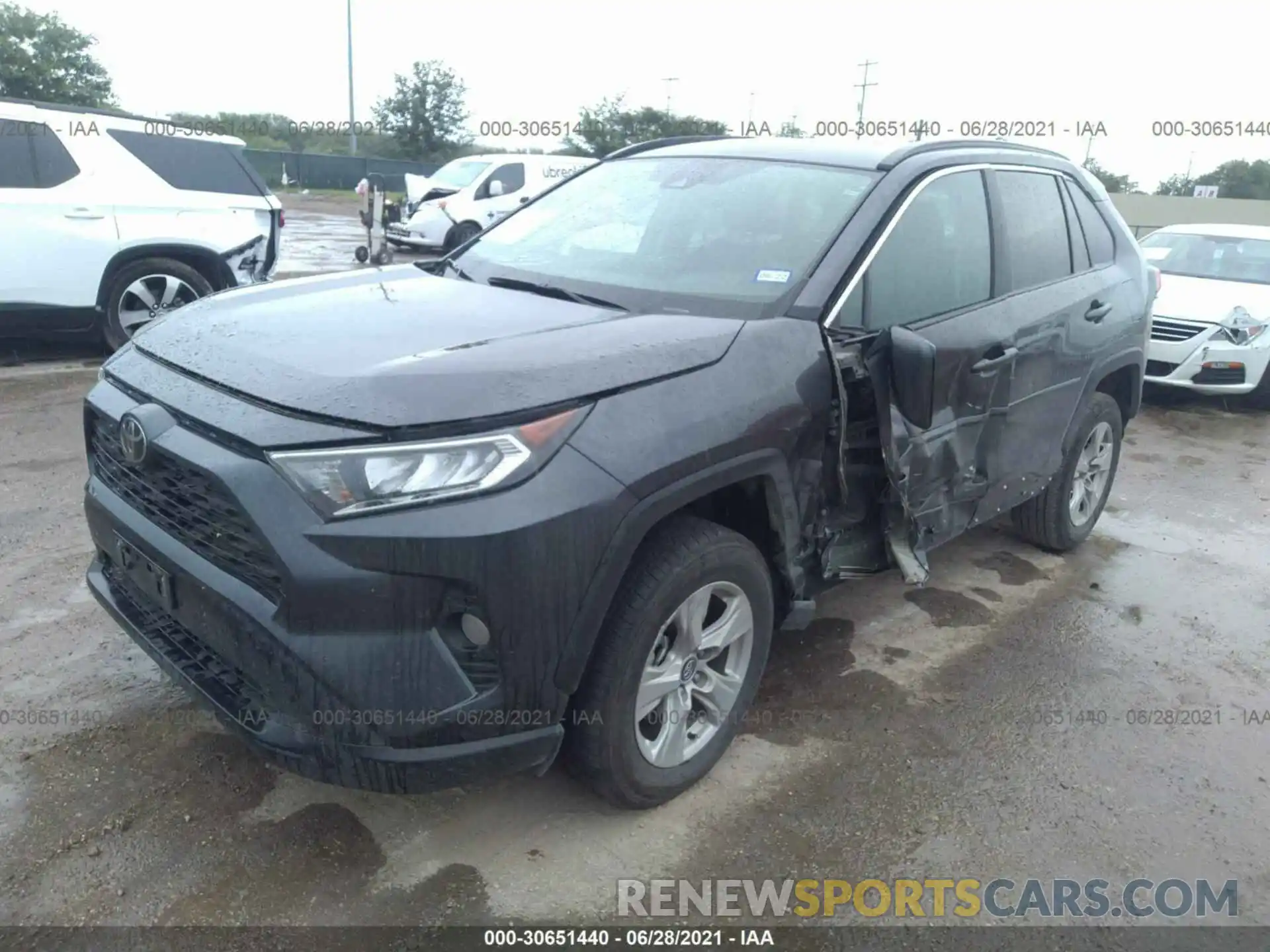 2 Photograph of a damaged car 2T3W1RFV0LW100811 TOYOTA RAV4 2020