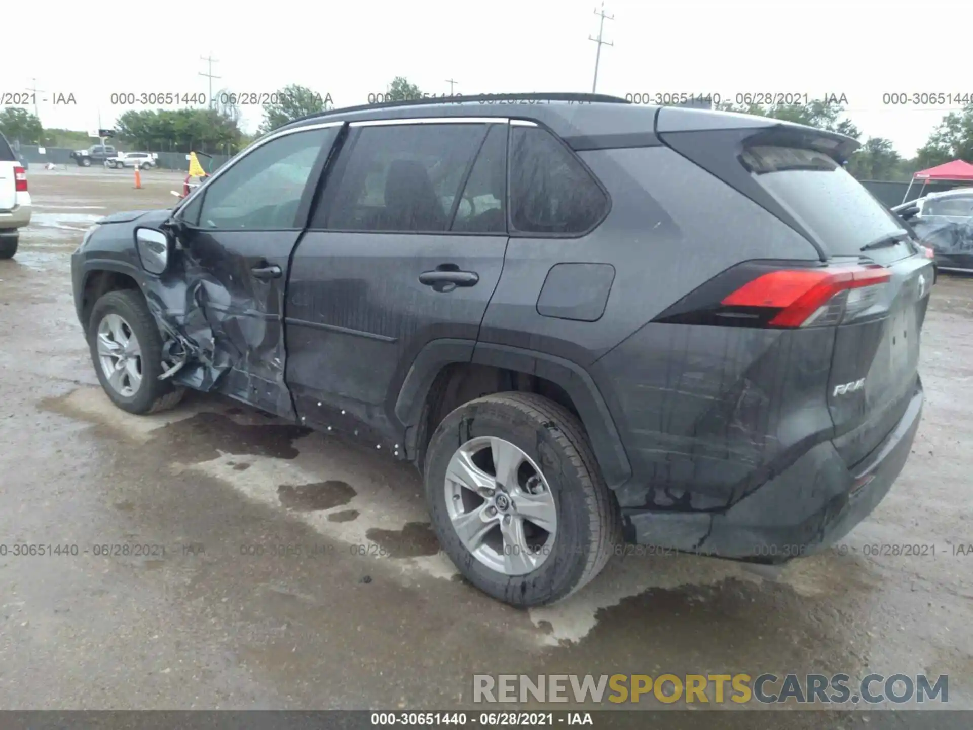 3 Photograph of a damaged car 2T3W1RFV0LW100811 TOYOTA RAV4 2020