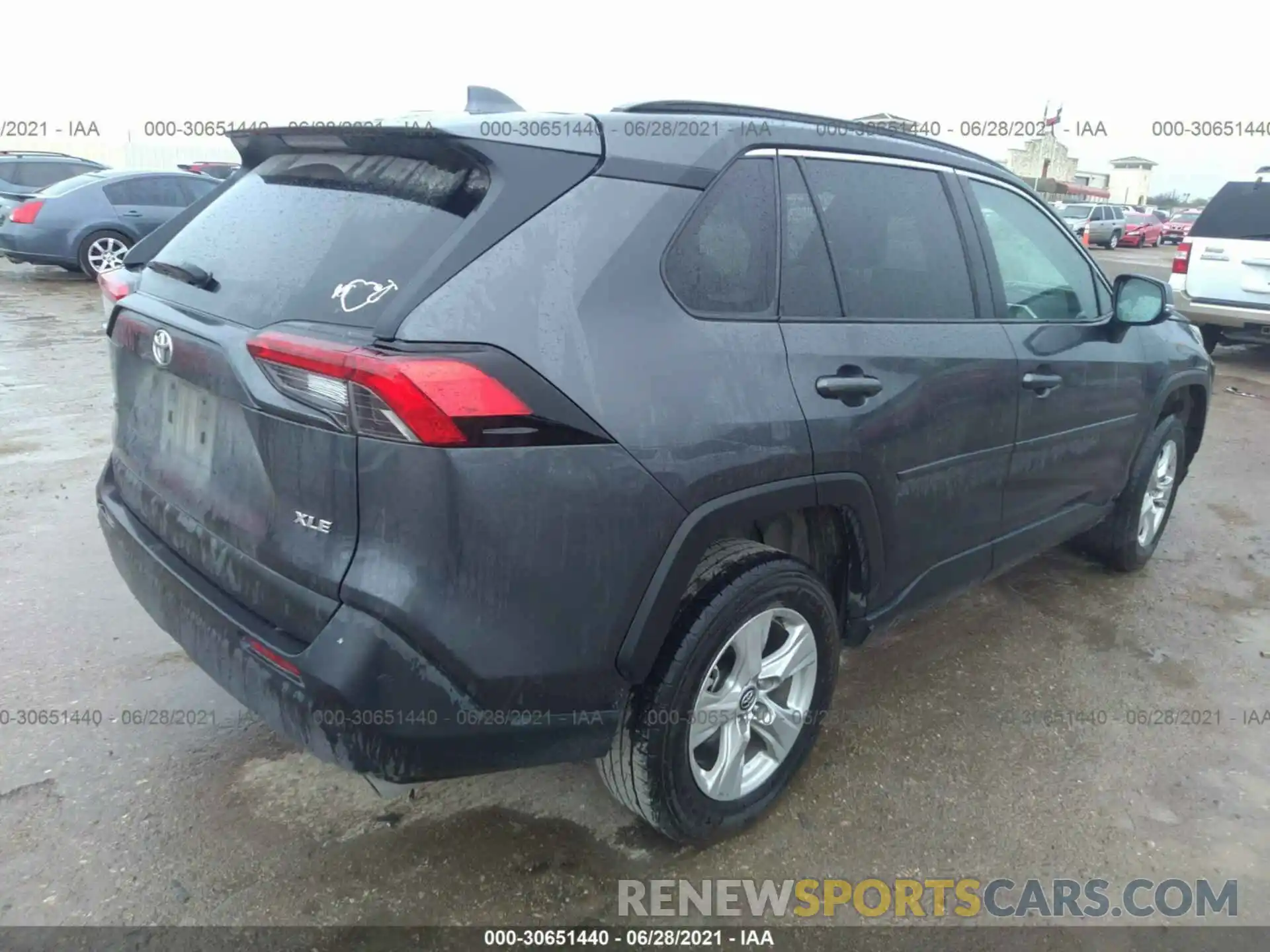 4 Photograph of a damaged car 2T3W1RFV0LW100811 TOYOTA RAV4 2020