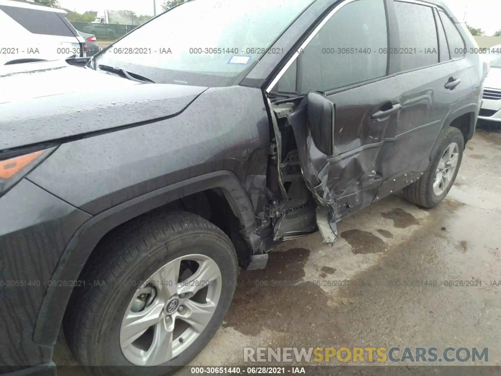 6 Photograph of a damaged car 2T3W1RFV0LW100811 TOYOTA RAV4 2020