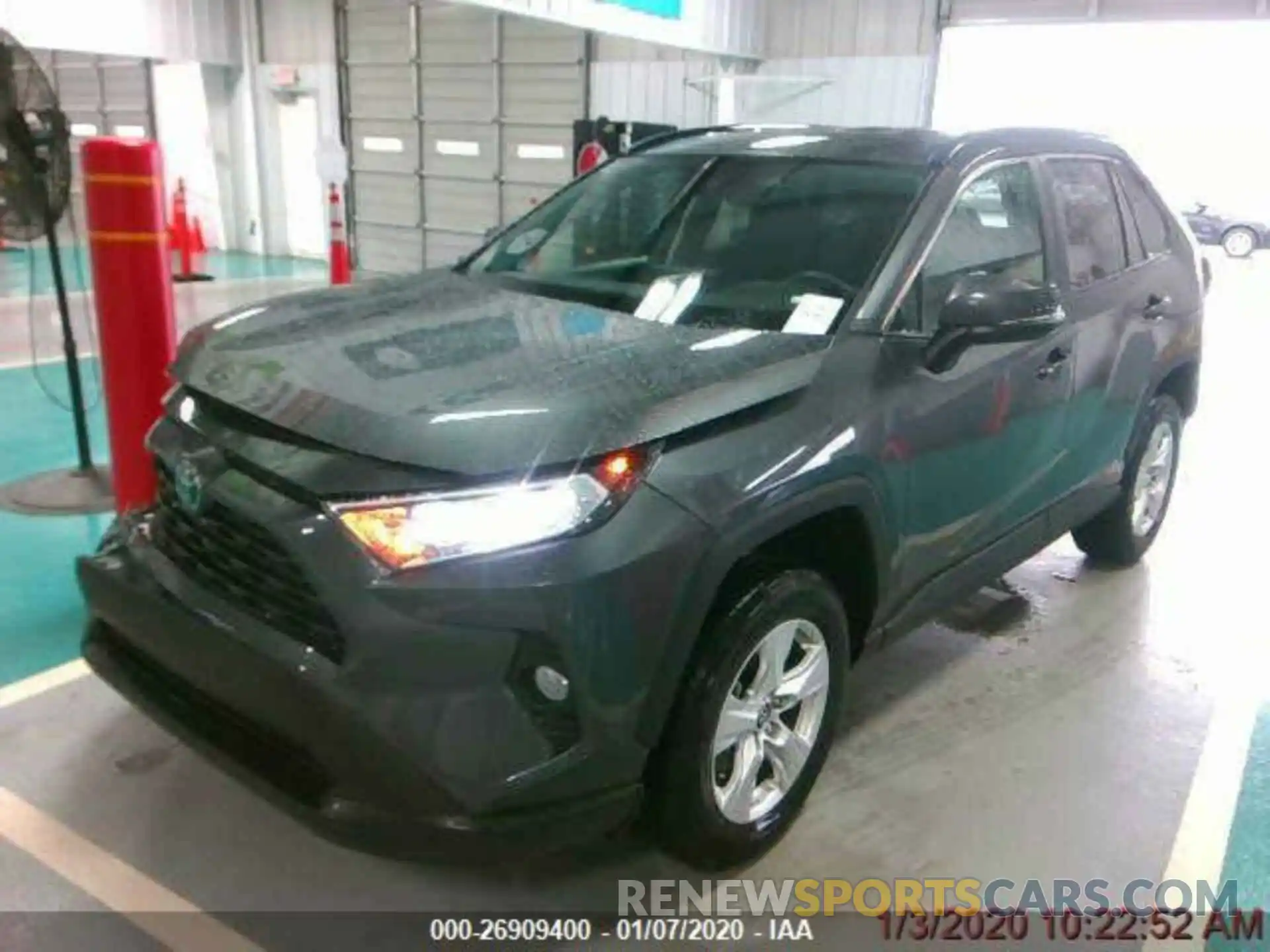 1 Photograph of a damaged car 2T3W1RFV1LC034710 TOYOTA RAV4 2020