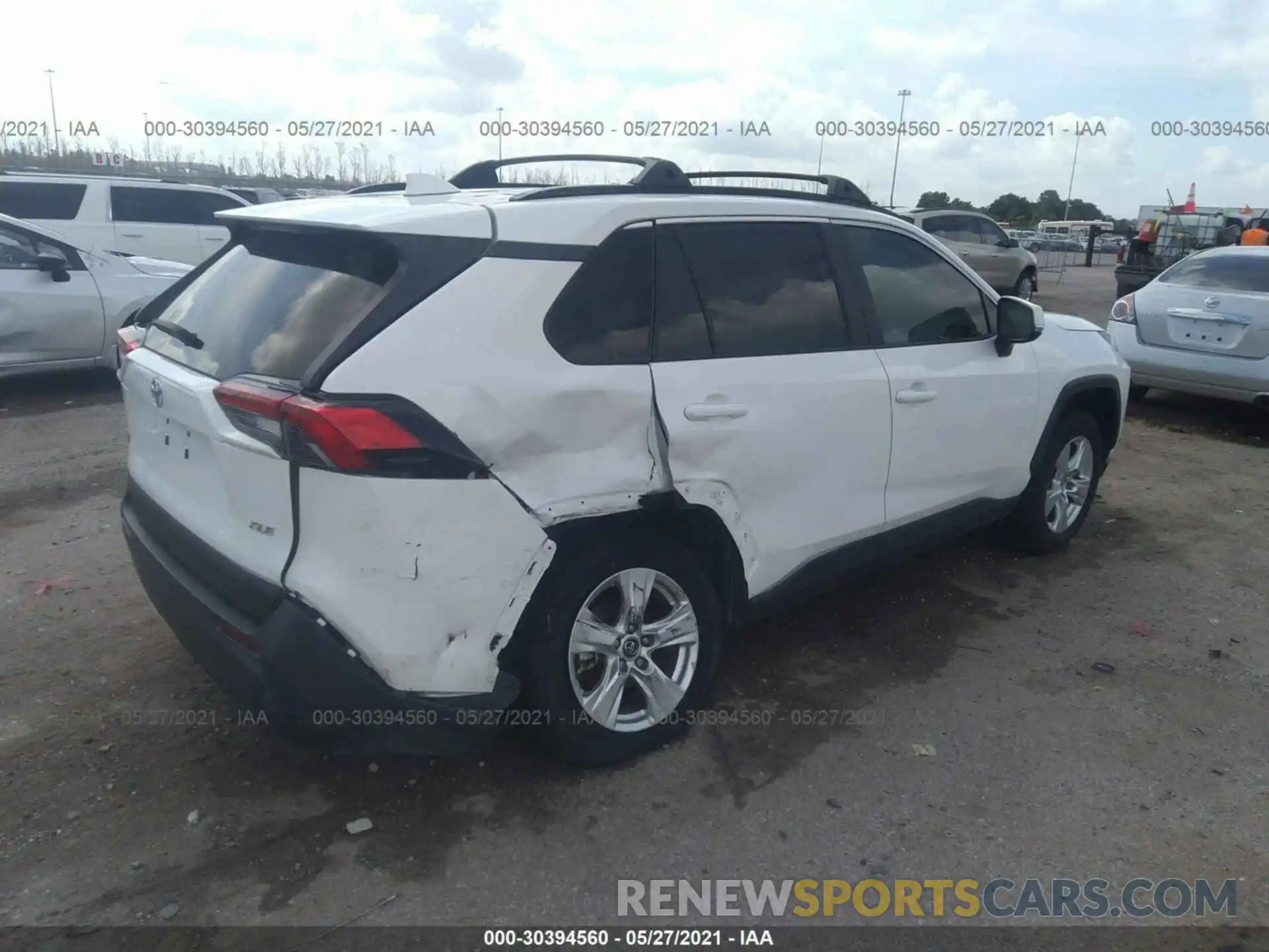 4 Photograph of a damaged car 2T3W1RFV1LC044380 TOYOTA RAV4 2020