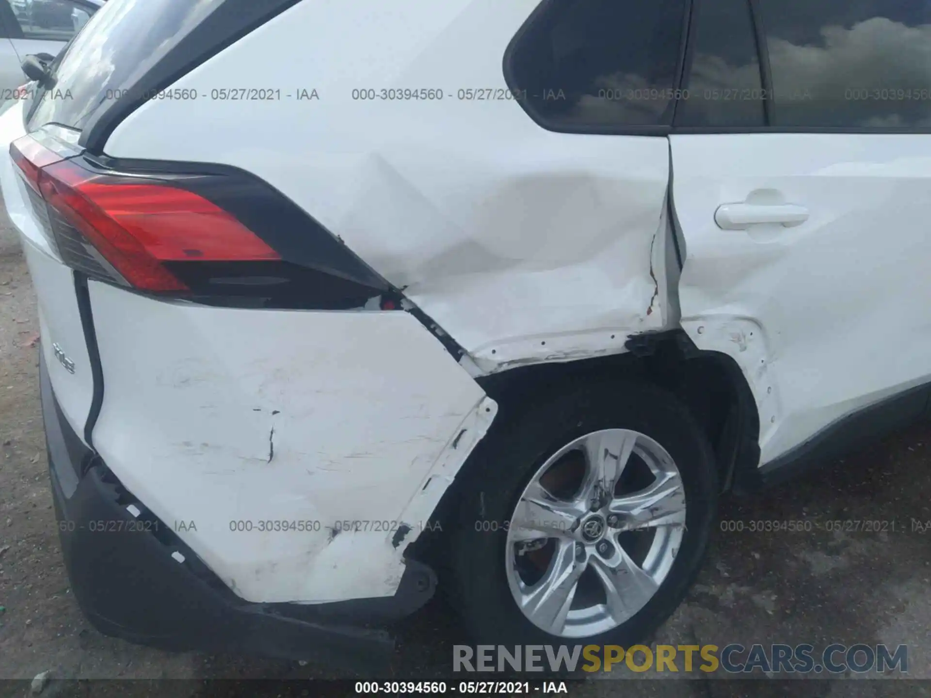 6 Photograph of a damaged car 2T3W1RFV1LC044380 TOYOTA RAV4 2020