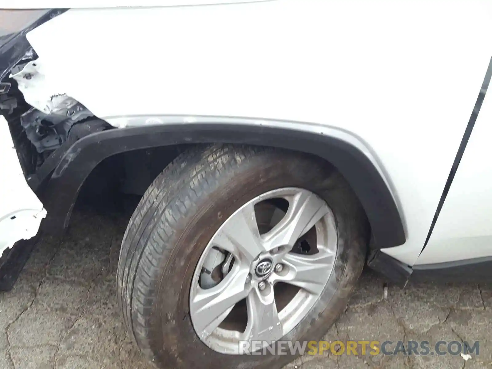 9 Photograph of a damaged car 2T3W1RFV1LC045058 TOYOTA RAV4 2020