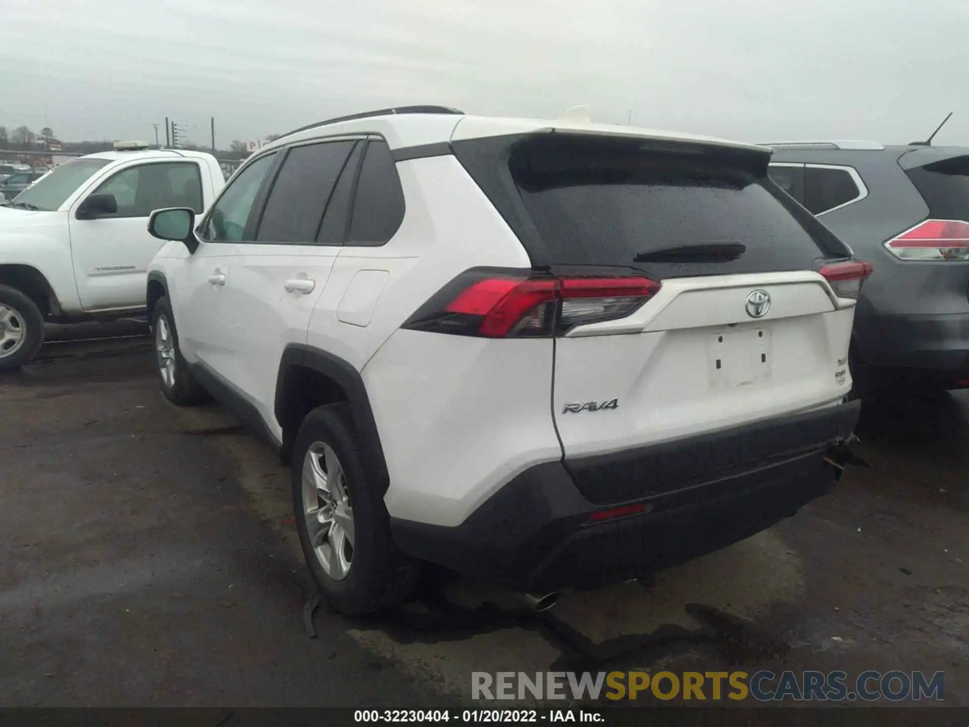 3 Photograph of a damaged car 2T3W1RFV1LC052401 TOYOTA RAV4 2020