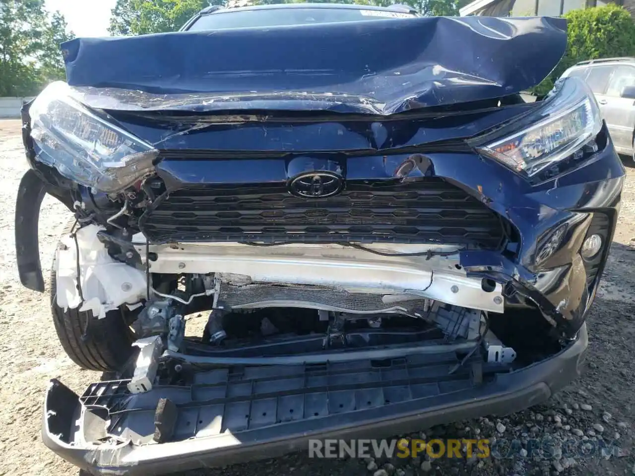 9 Photograph of a damaged car 2T3W1RFV1LC053385 TOYOTA RAV4 2020