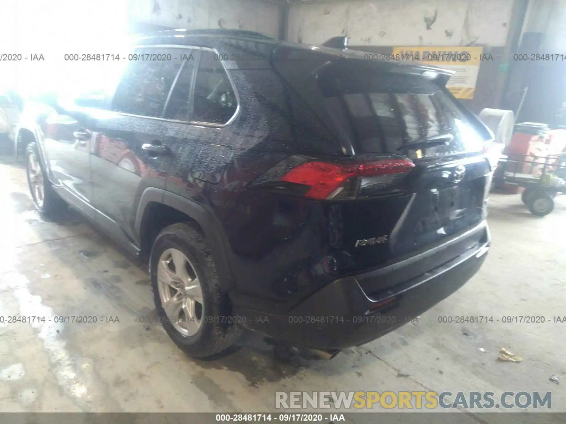 3 Фотография поврежденного автомобиля 2T3W1RFV1LC054004 TOYOTA RAV4 2020