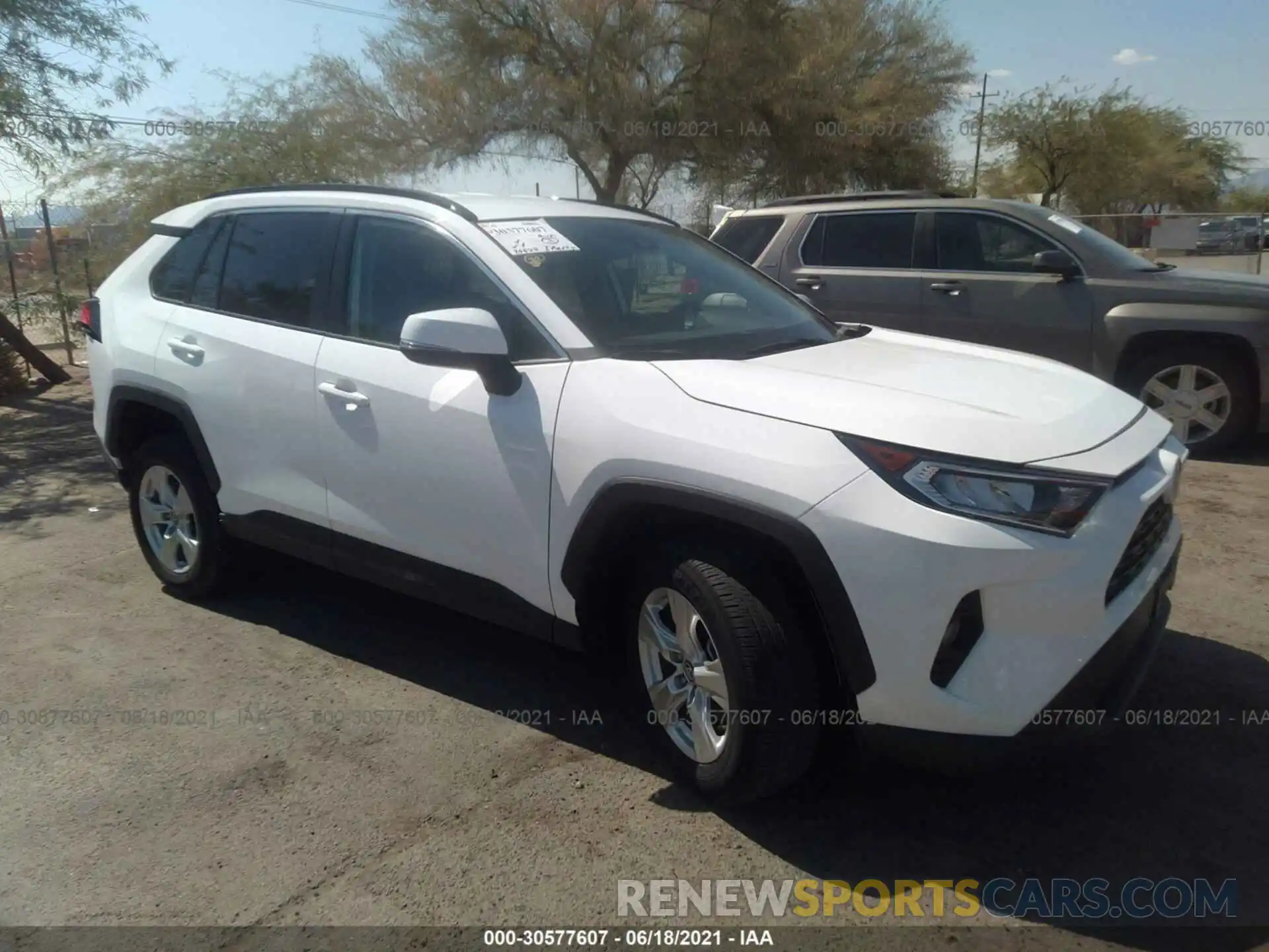 1 Photograph of a damaged car 2T3W1RFV1LC055251 TOYOTA RAV4 2020