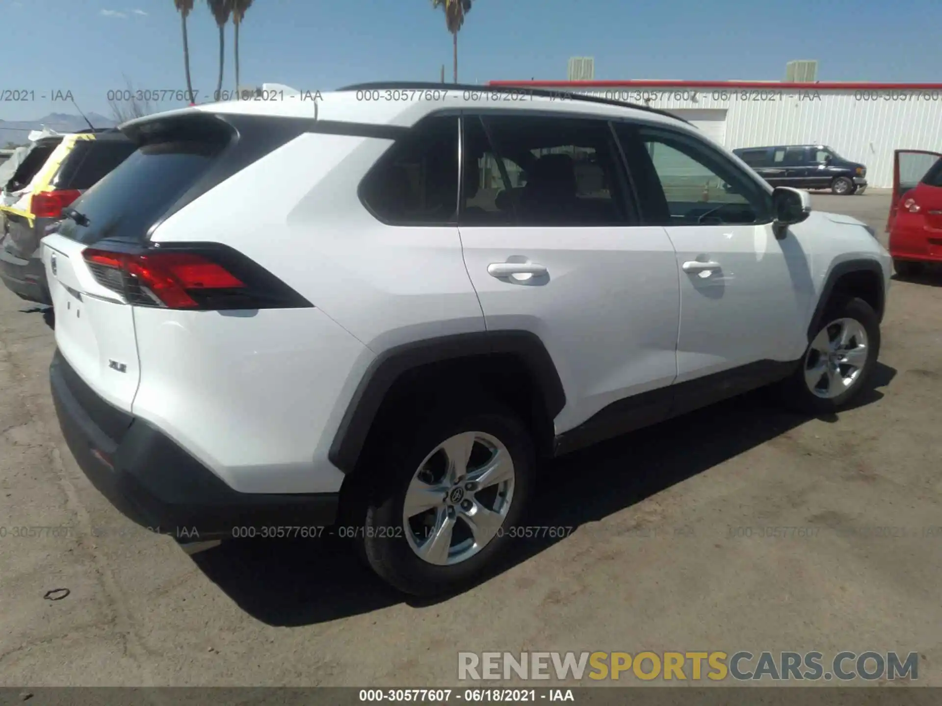 4 Photograph of a damaged car 2T3W1RFV1LC055251 TOYOTA RAV4 2020