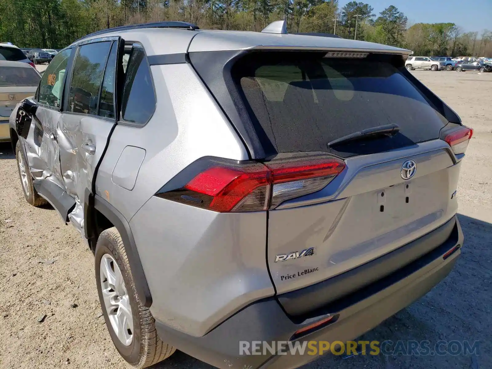 3 Photograph of a damaged car 2T3W1RFV1LC056383 TOYOTA RAV4 2020