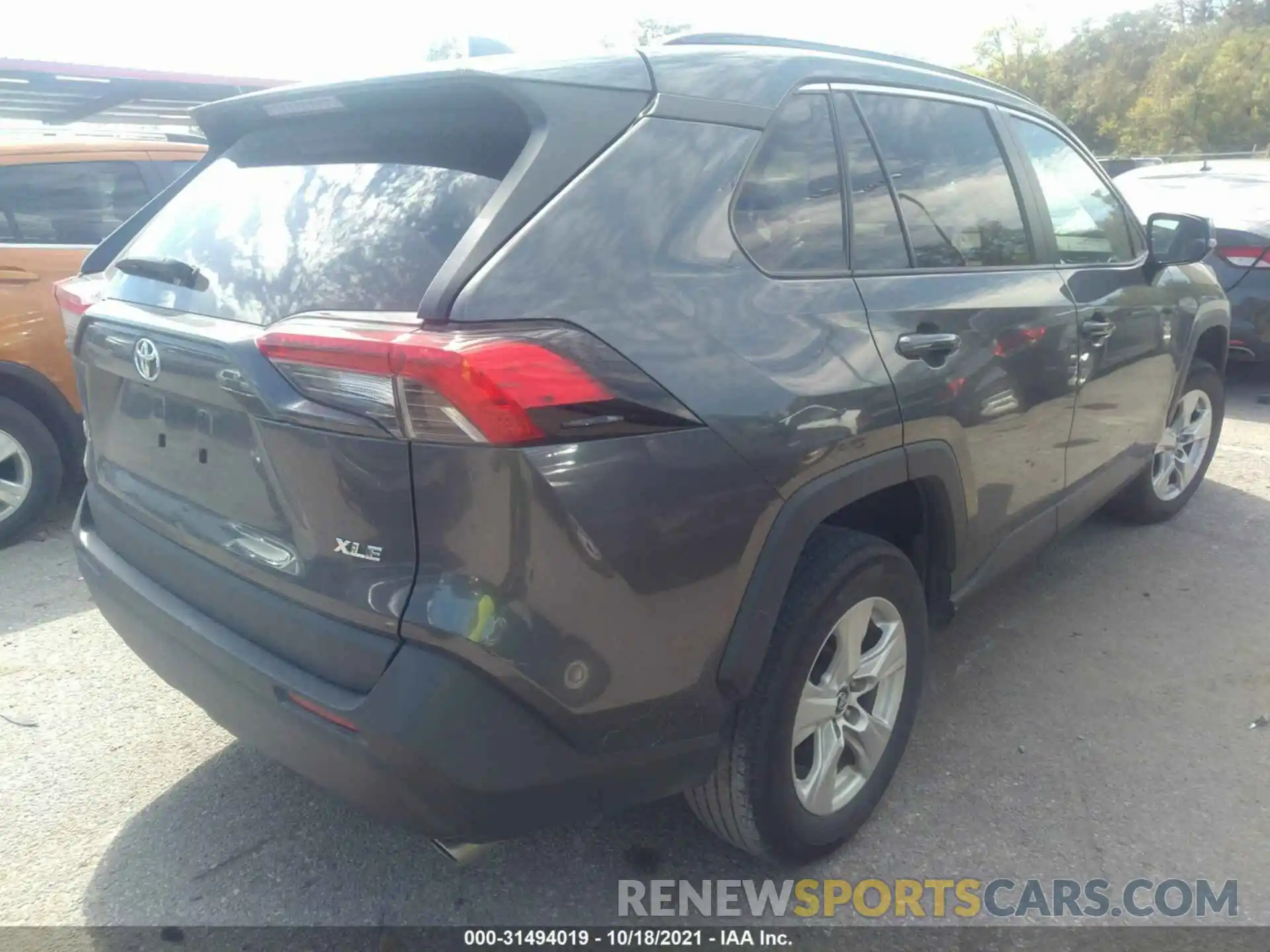 4 Photograph of a damaged car 2T3W1RFV1LC059512 TOYOTA RAV4 2020