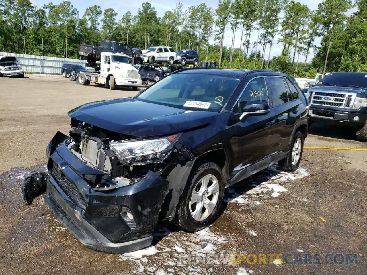 2 Photograph of a damaged car 2T3W1RFV1LC070607 TOYOTA RAV4 2020