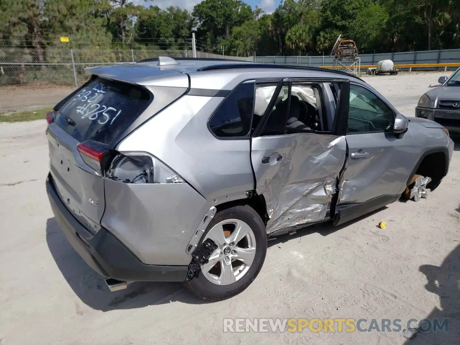 4 Photograph of a damaged car 2T3W1RFV1LC077430 TOYOTA RAV4 2020