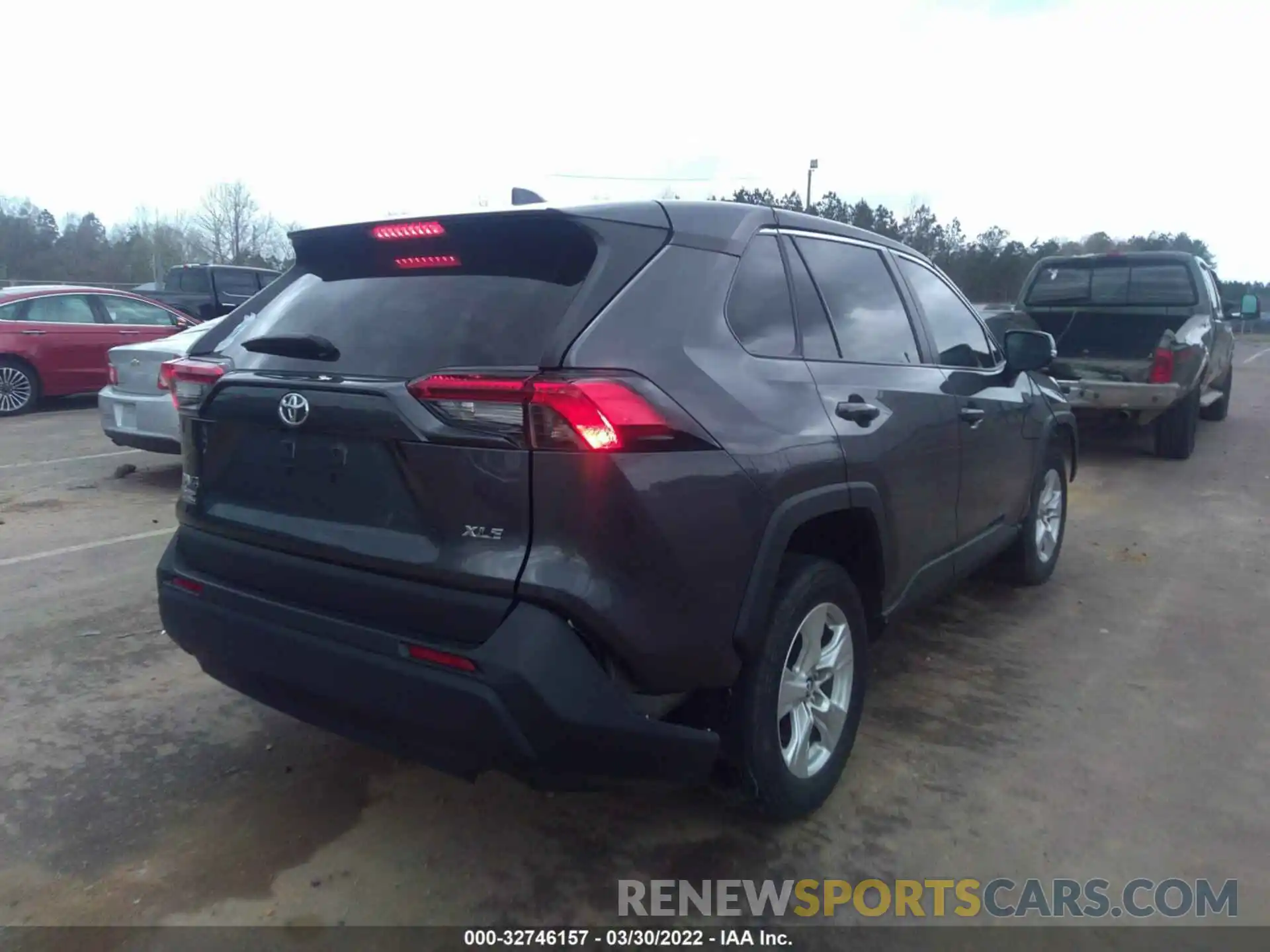 4 Photograph of a damaged car 2T3W1RFV1LC079923 TOYOTA RAV4 2020