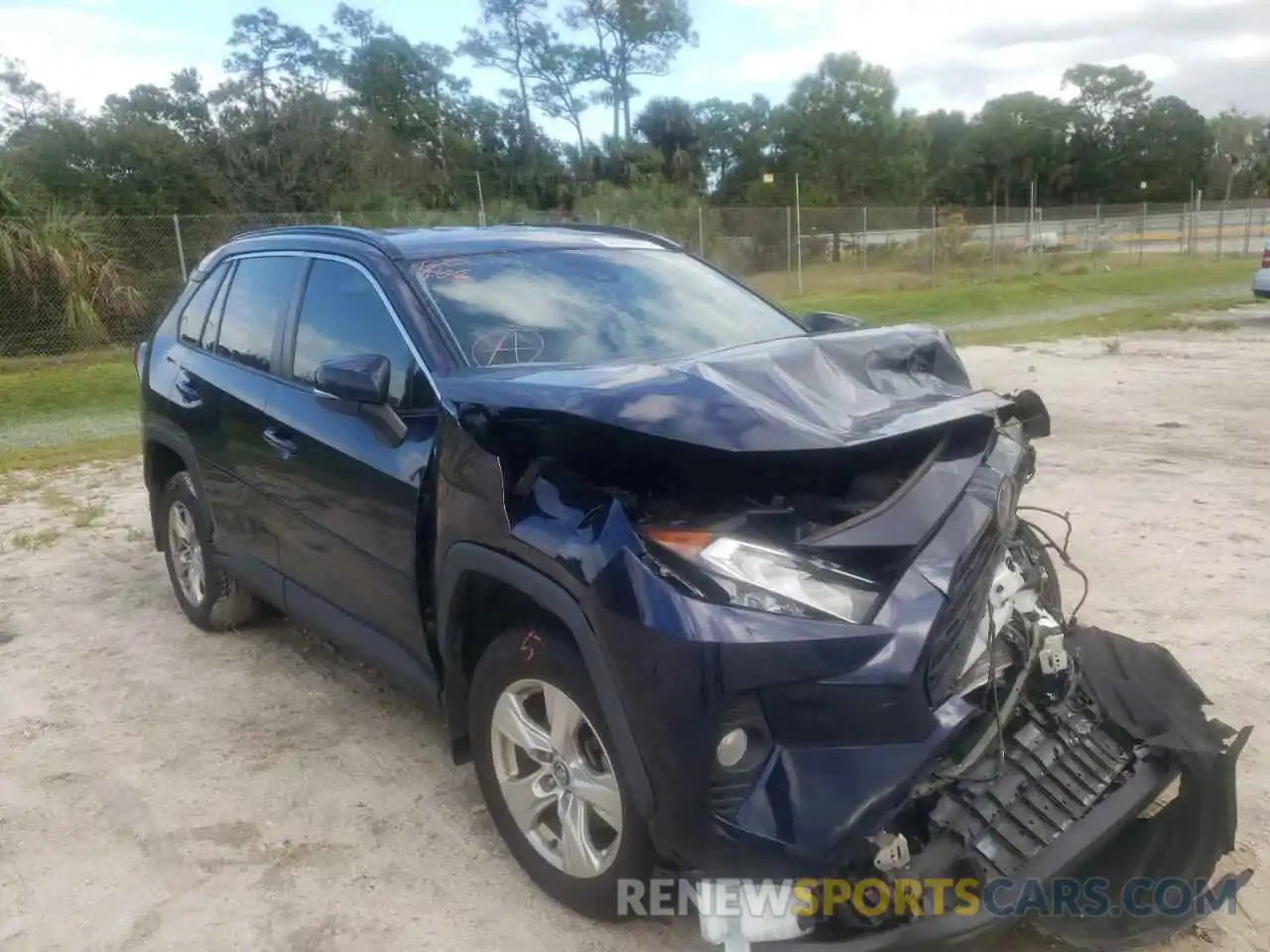 1 Photograph of a damaged car 2T3W1RFV1LW059010 TOYOTA RAV4 2020