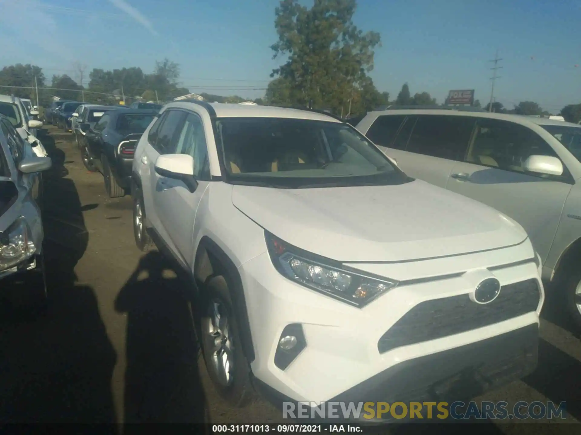 1 Photograph of a damaged car 2T3W1RFV1LW060755 TOYOTA RAV4 2020