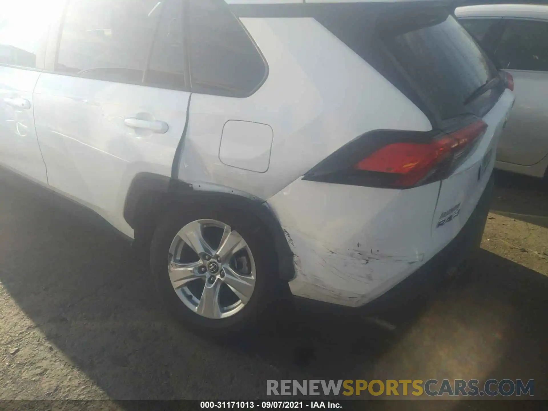 6 Photograph of a damaged car 2T3W1RFV1LW060755 TOYOTA RAV4 2020