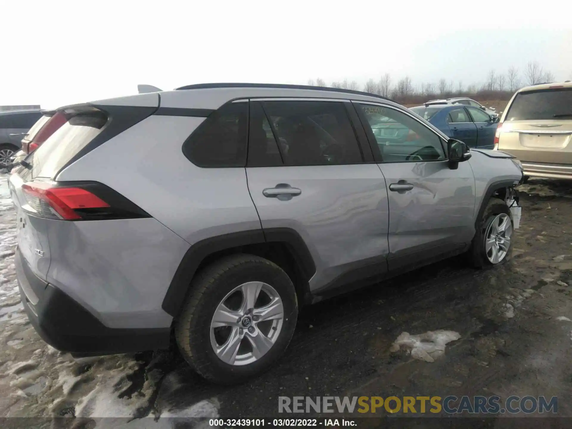 4 Photograph of a damaged car 2T3W1RFV1LW065907 TOYOTA RAV4 2020