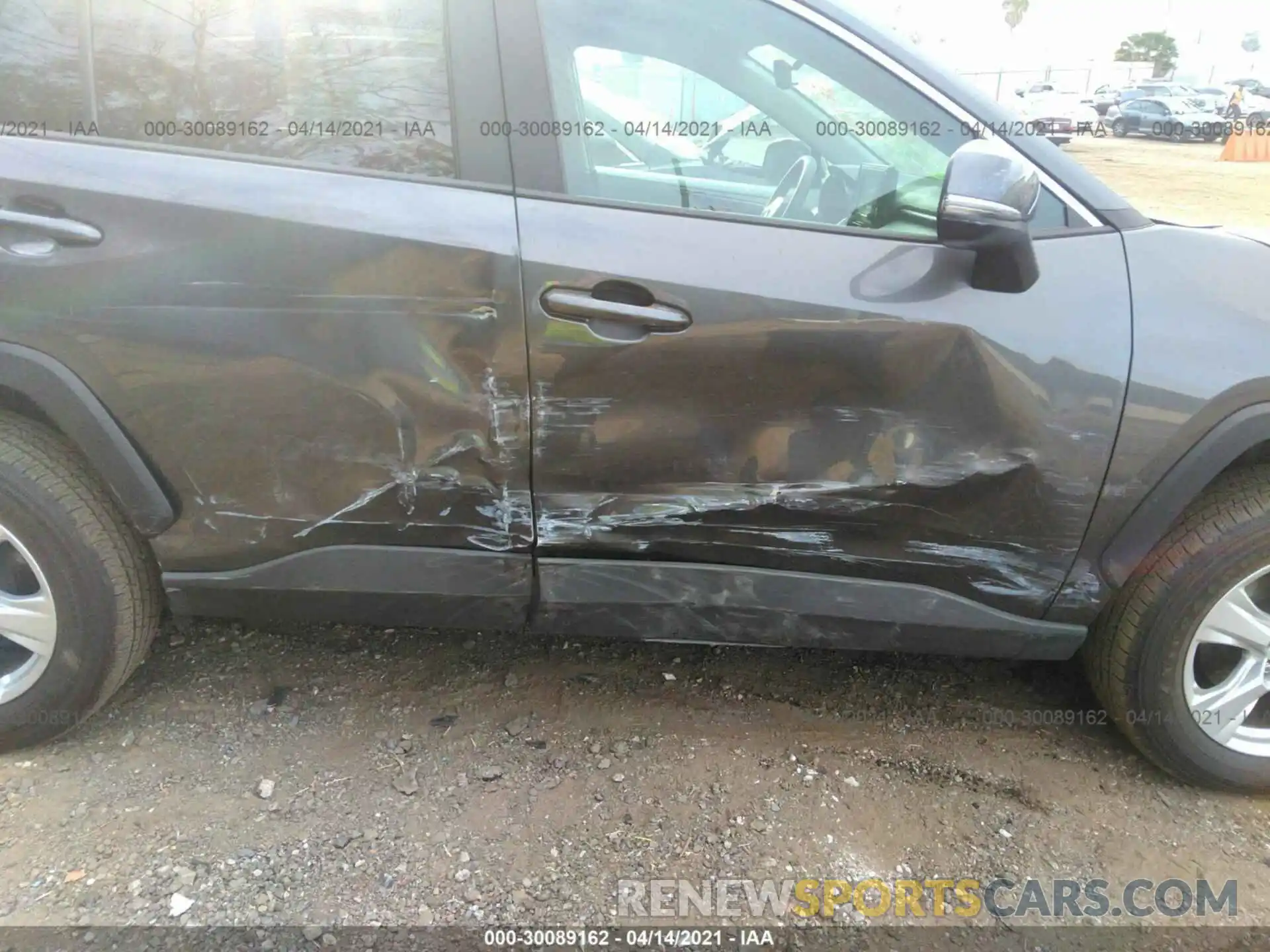 6 Photograph of a damaged car 2T3W1RFV1LW071481 TOYOTA RAV4 2020
