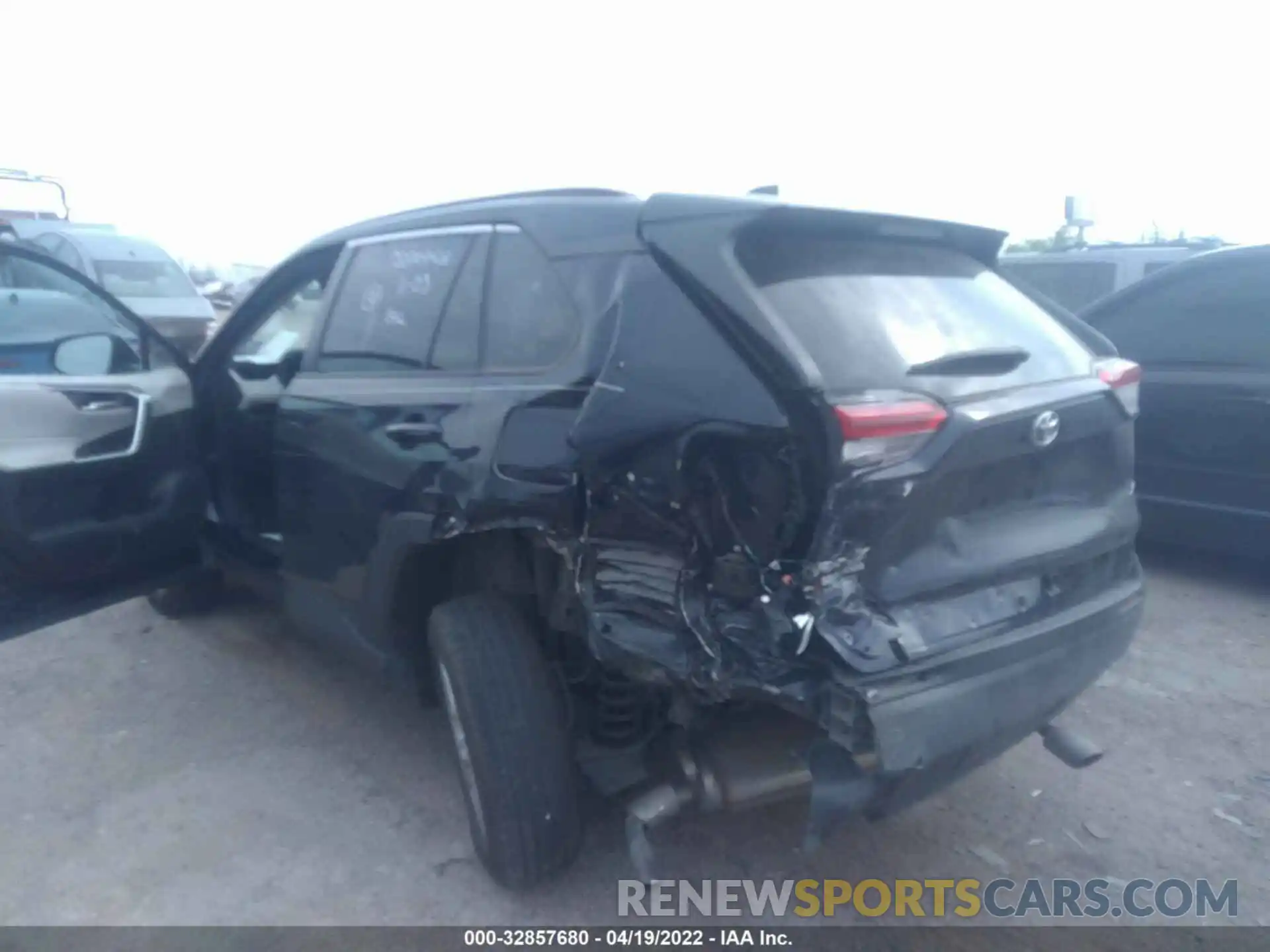 6 Photograph of a damaged car 2T3W1RFV1LW084599 TOYOTA RAV4 2020