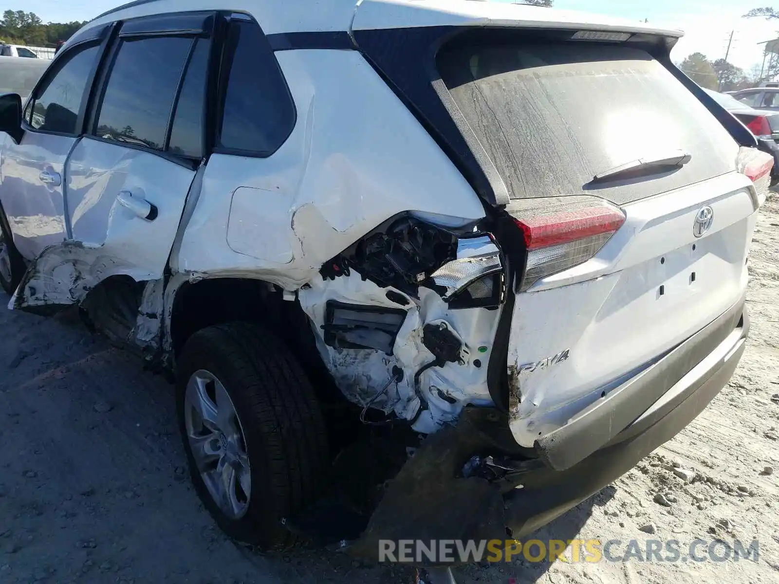 9 Photograph of a damaged car 2T3W1RFV1LW091181 TOYOTA RAV4 2020