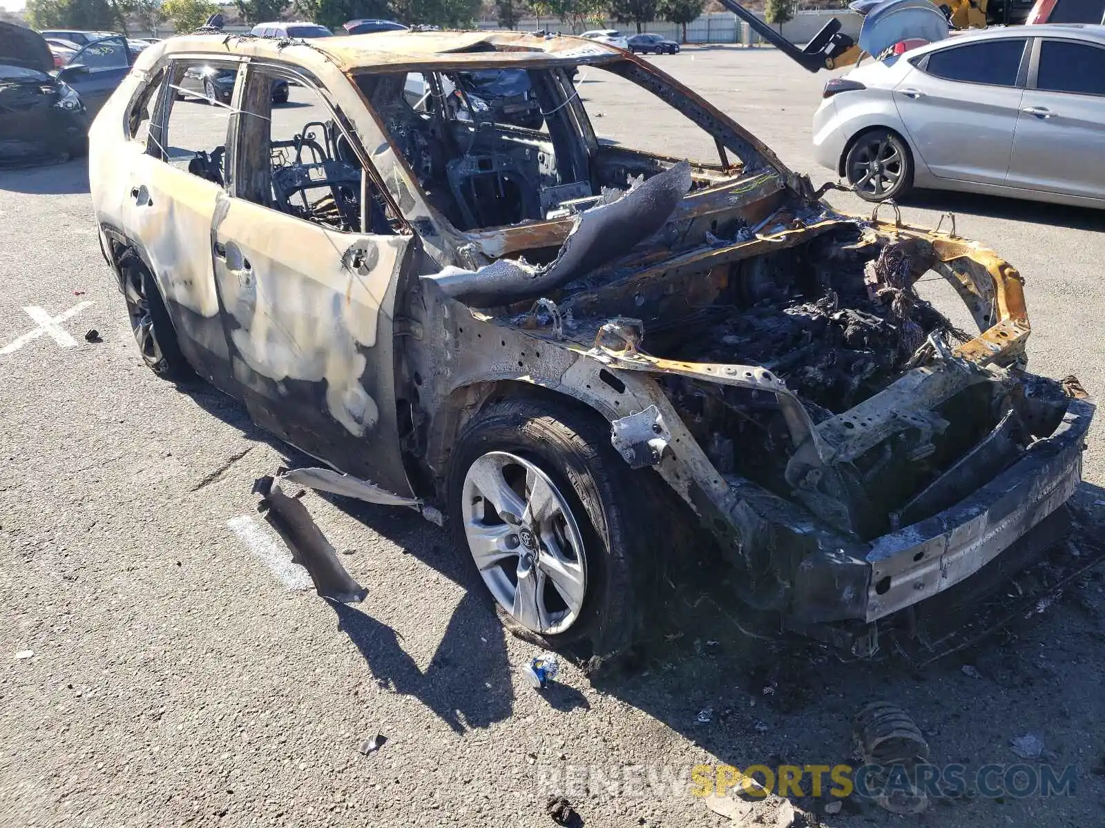 1 Photograph of a damaged car 2T3W1RFV1LW101479 TOYOTA RAV4 2020