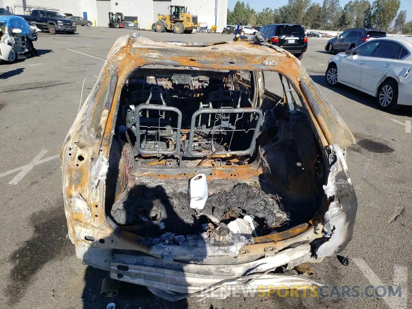 10 Photograph of a damaged car 2T3W1RFV1LW101479 TOYOTA RAV4 2020