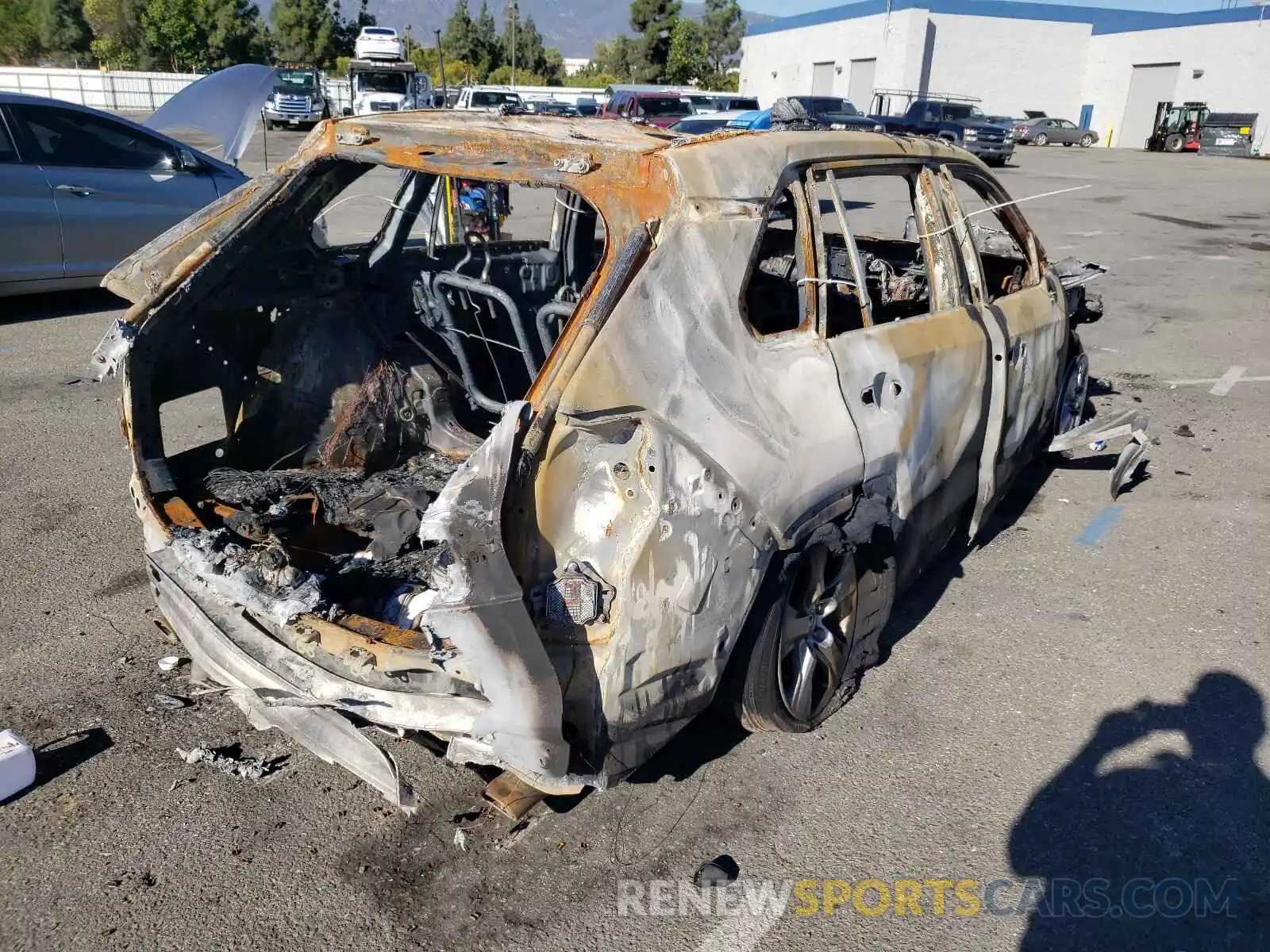 4 Photograph of a damaged car 2T3W1RFV1LW101479 TOYOTA RAV4 2020