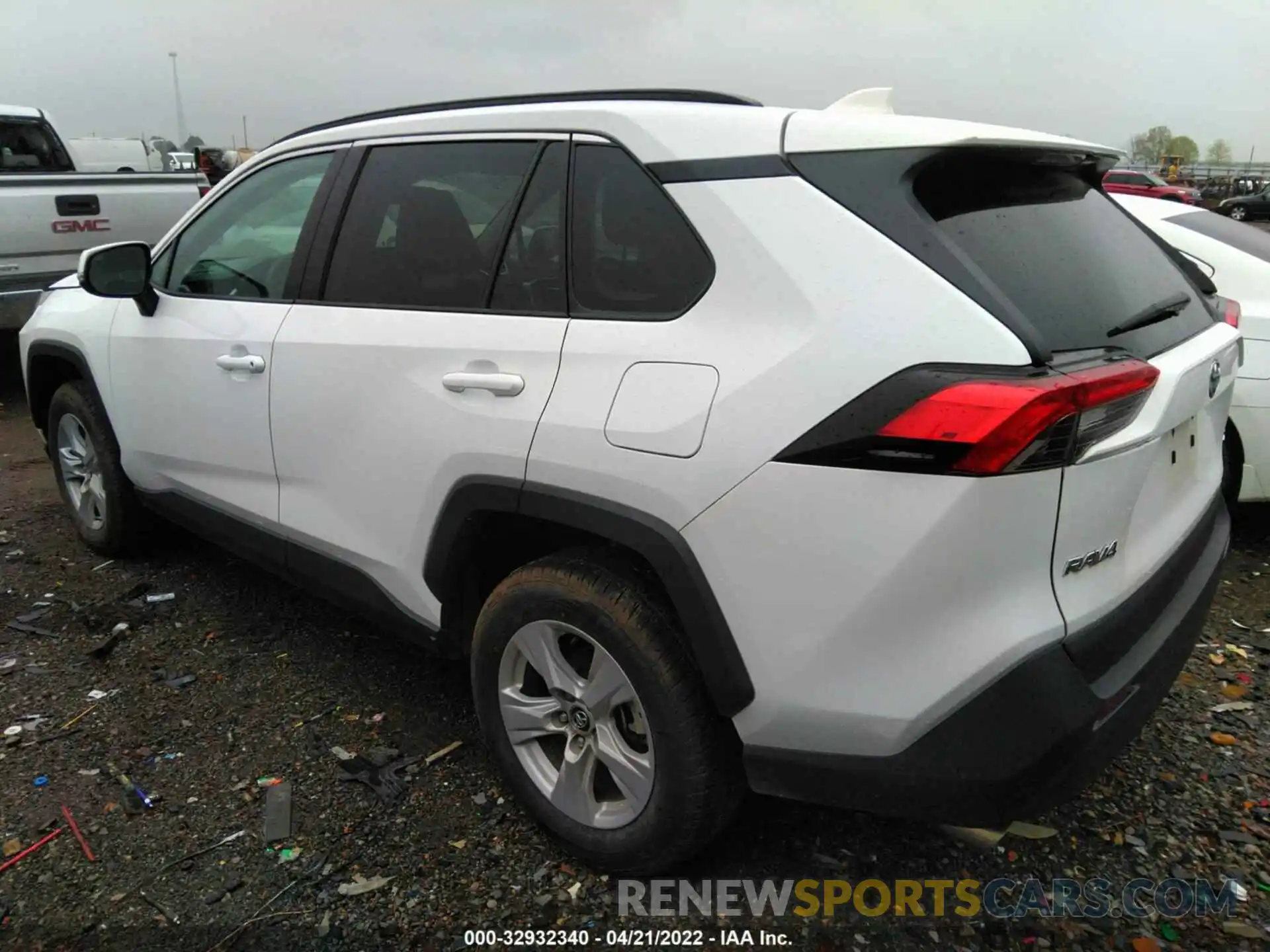 3 Photograph of a damaged car 2T3W1RFV2LC044596 TOYOTA RAV4 2020