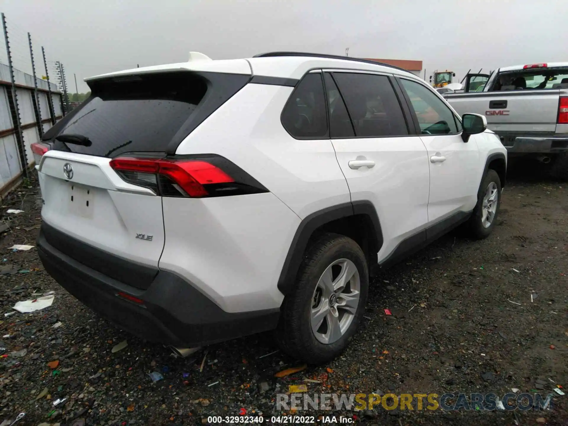 4 Photograph of a damaged car 2T3W1RFV2LC044596 TOYOTA RAV4 2020