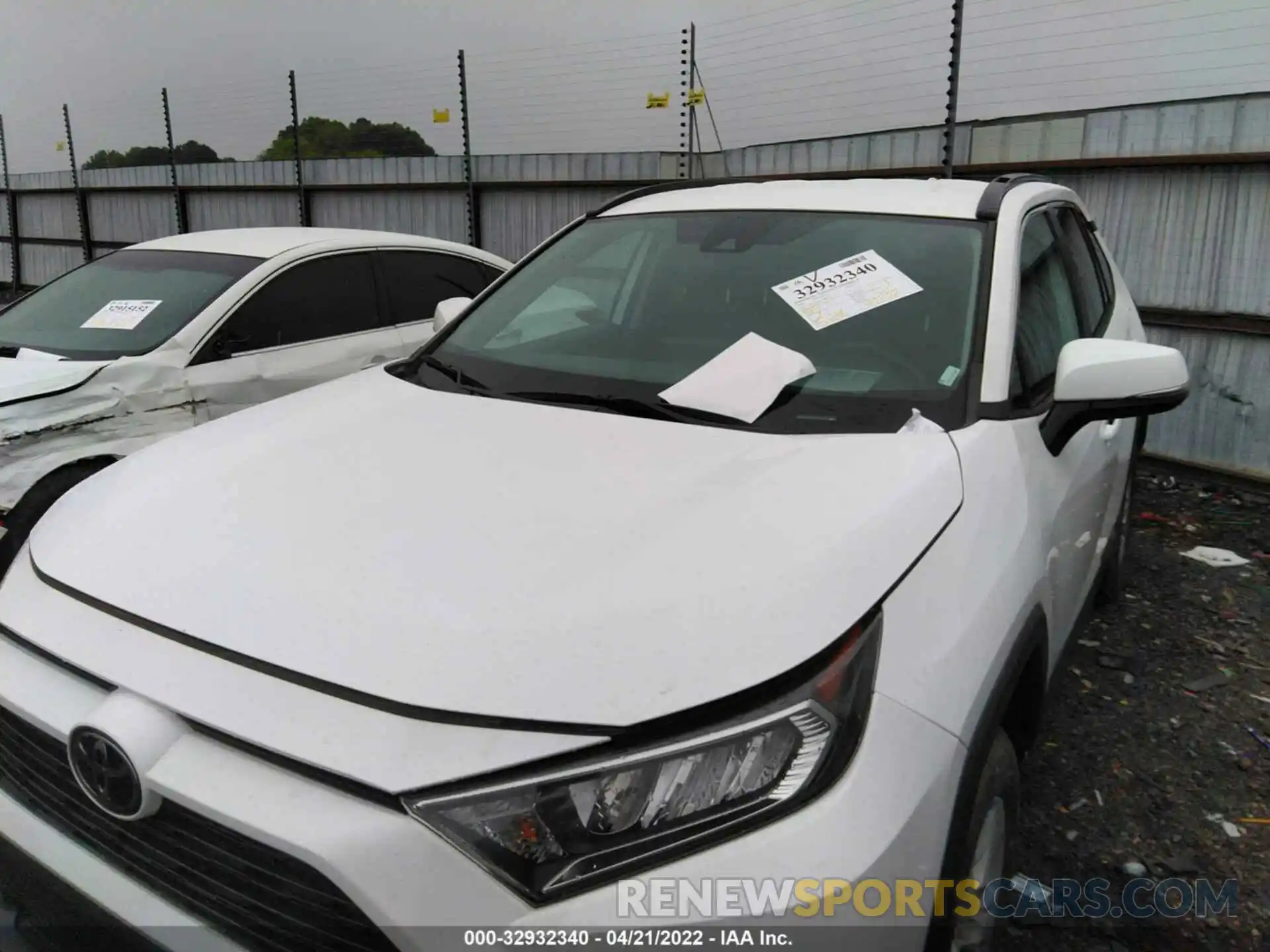 6 Photograph of a damaged car 2T3W1RFV2LC044596 TOYOTA RAV4 2020