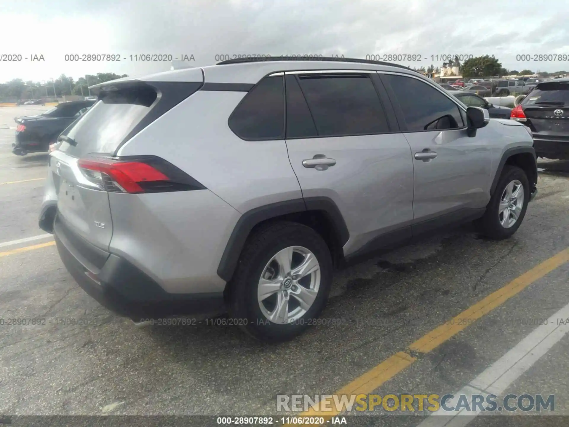 4 Photograph of a damaged car 2T3W1RFV2LC055954 TOYOTA RAV4 2020