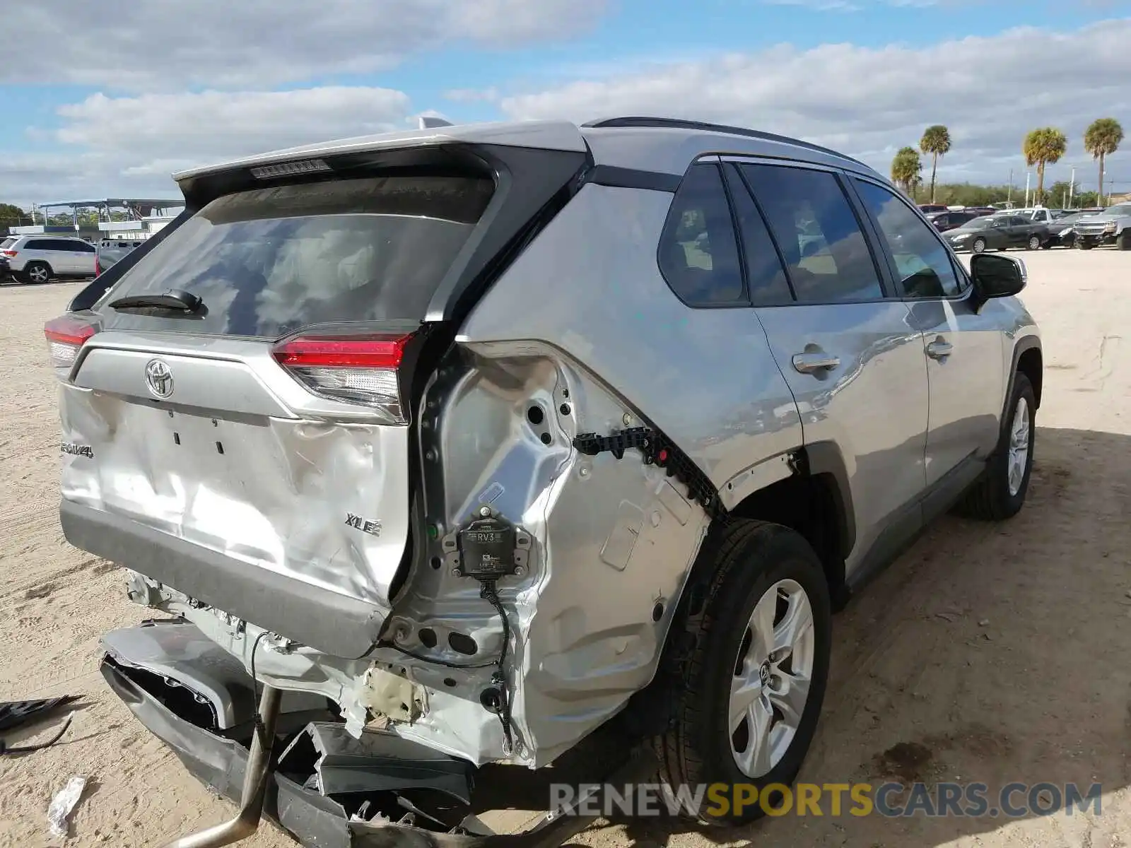 4 Photograph of a damaged car 2T3W1RFV2LC063388 TOYOTA RAV4 2020