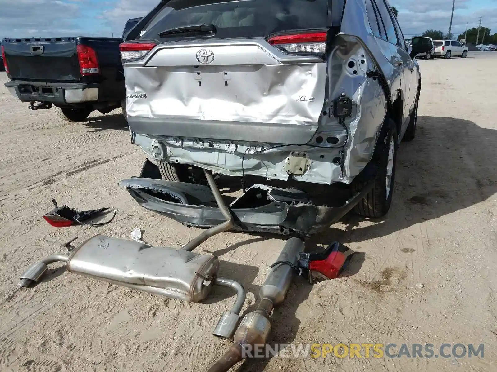 9 Photograph of a damaged car 2T3W1RFV2LC063388 TOYOTA RAV4 2020