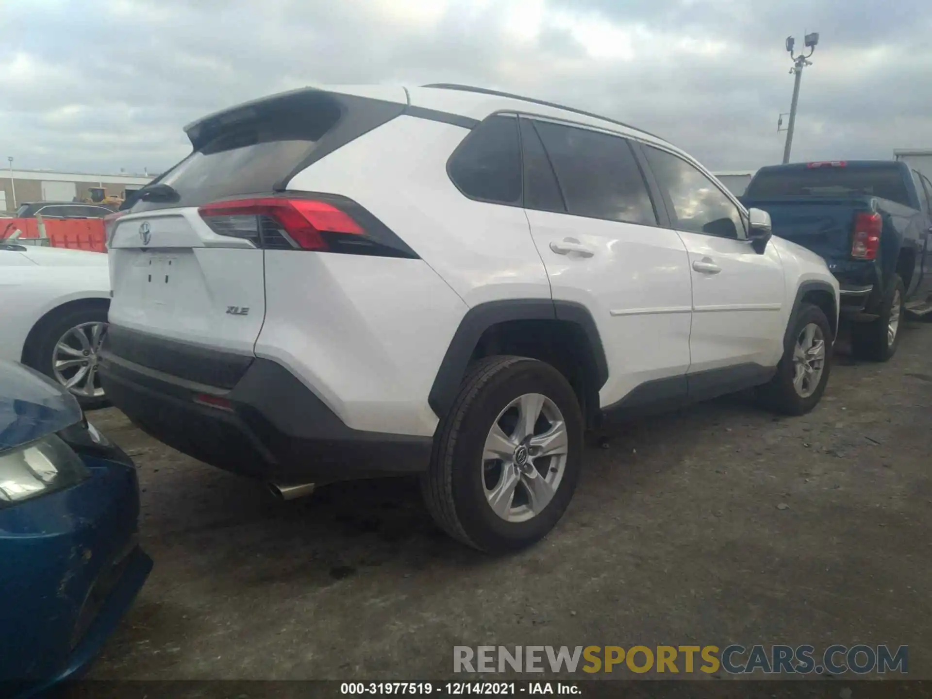 4 Photograph of a damaged car 2T3W1RFV2LC065335 TOYOTA RAV4 2020