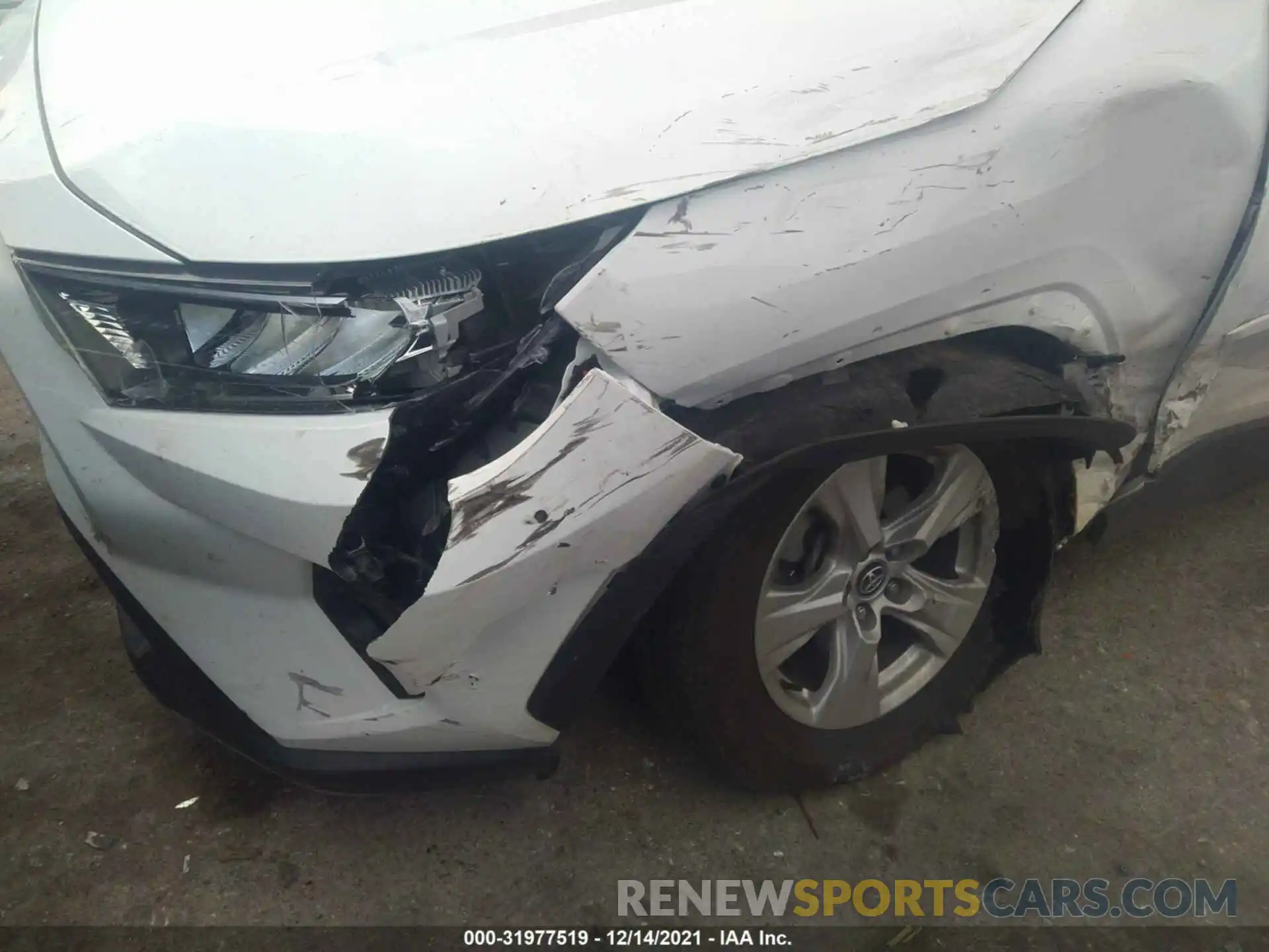 6 Photograph of a damaged car 2T3W1RFV2LC065335 TOYOTA RAV4 2020