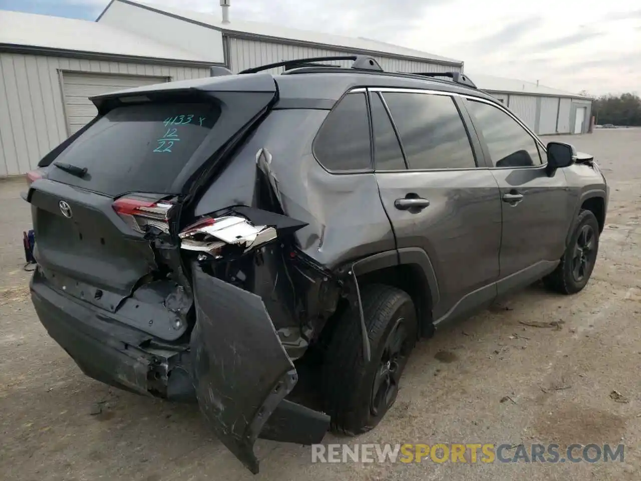 4 Photograph of a damaged car 2T3W1RFV2LC074133 TOYOTA RAV4 2020