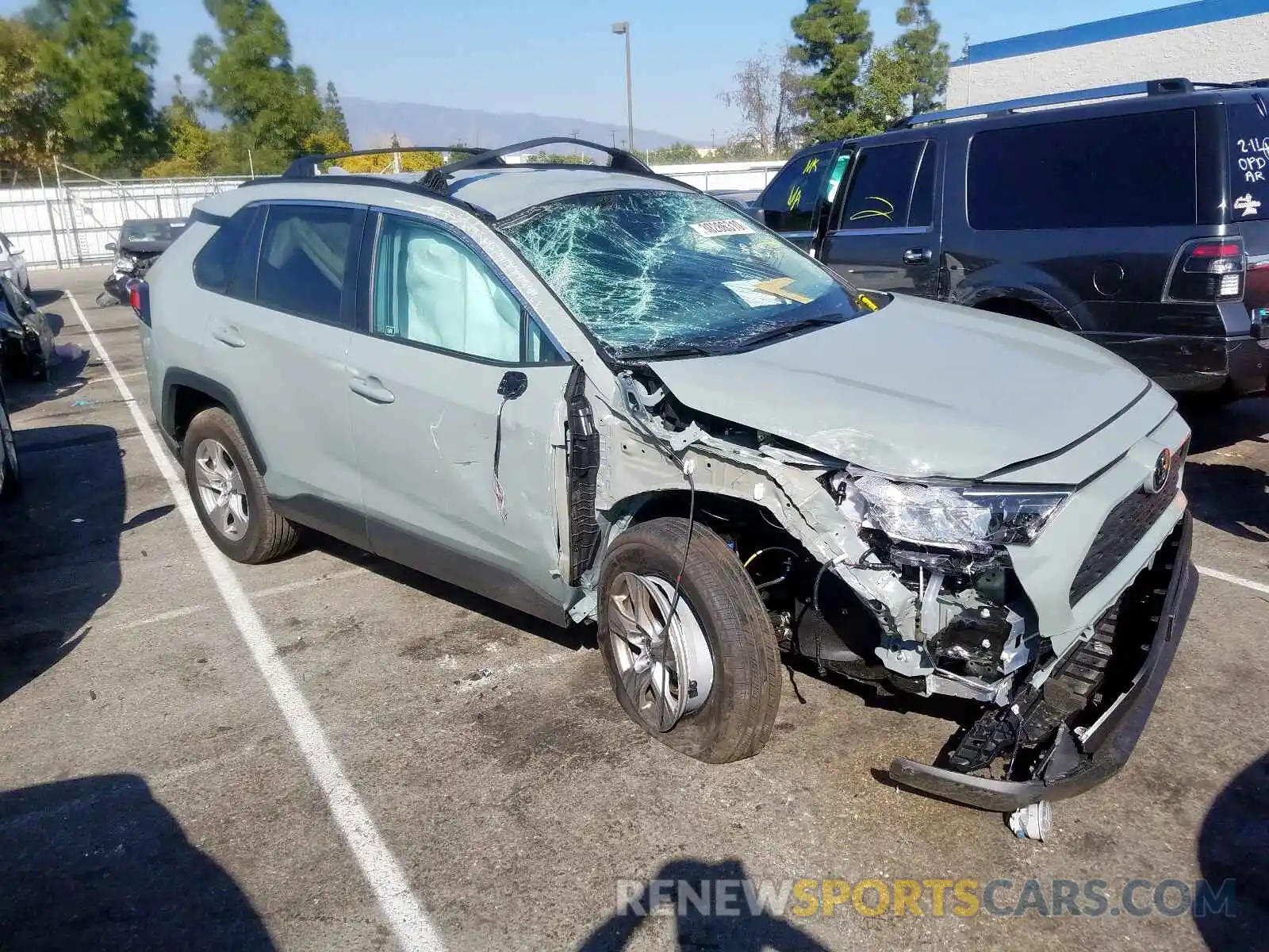 1 Photograph of a damaged car 2T3W1RFV2LW066757 TOYOTA RAV4 2020