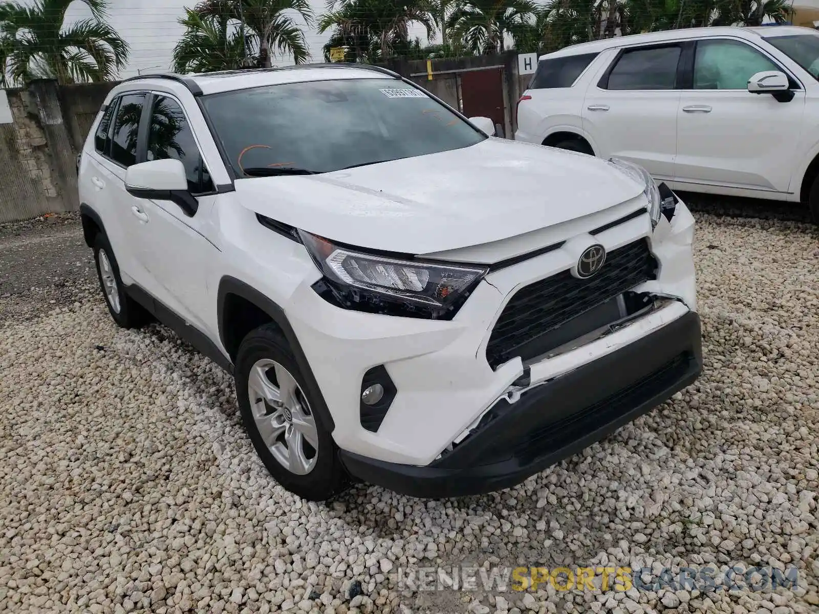 1 Photograph of a damaged car 2T3W1RFV2LW067763 TOYOTA RAV4 2020