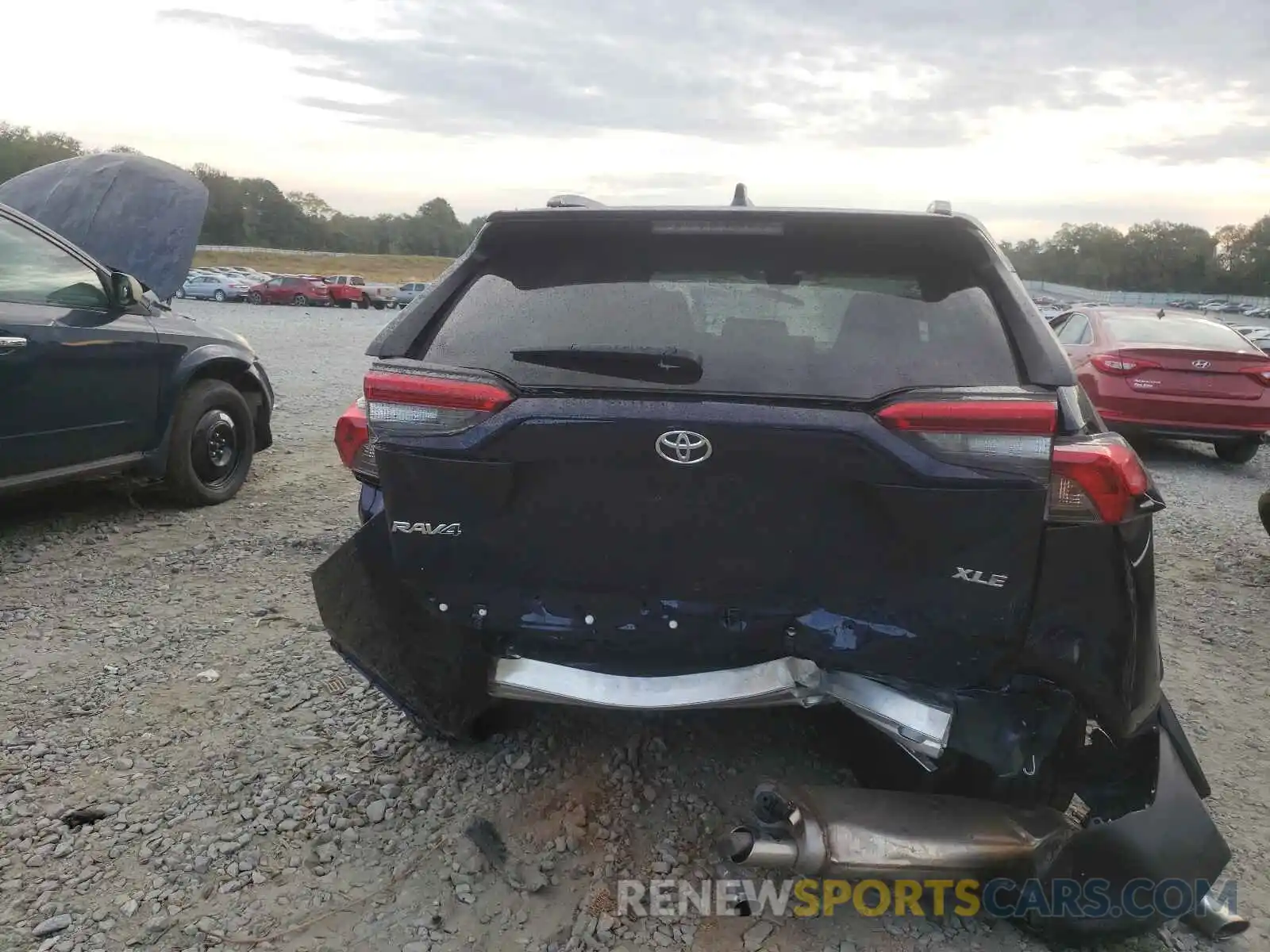 9 Photograph of a damaged car 2T3W1RFV2LW092212 TOYOTA RAV4 2020