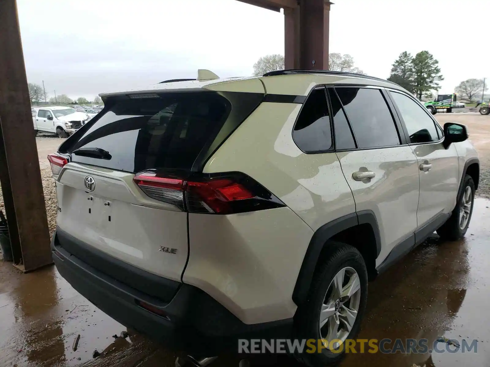 4 Photograph of a damaged car 2T3W1RFV3LC034367 TOYOTA RAV4 2020