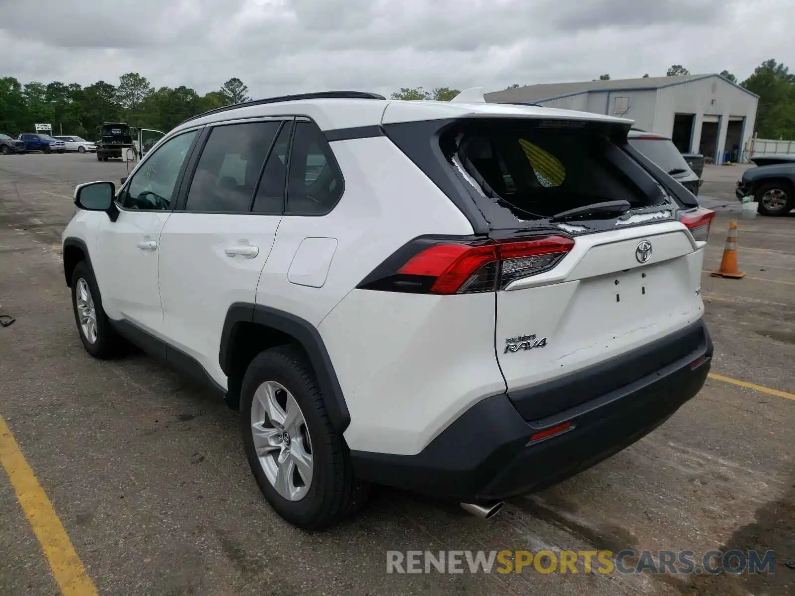 3 Photograph of a damaged car 2T3W1RFV3LC034966 TOYOTA RAV4 2020