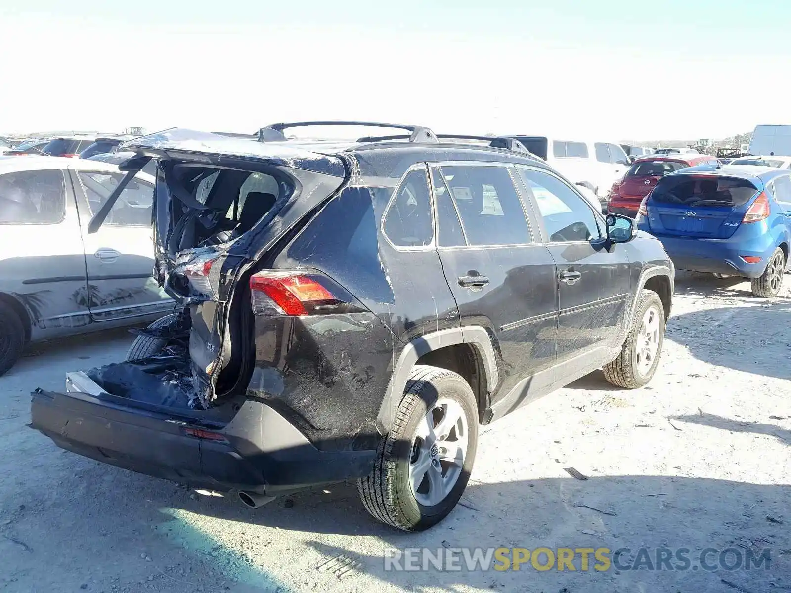 4 Photograph of a damaged car 2T3W1RFV3LC041058 TOYOTA RAV4 2020