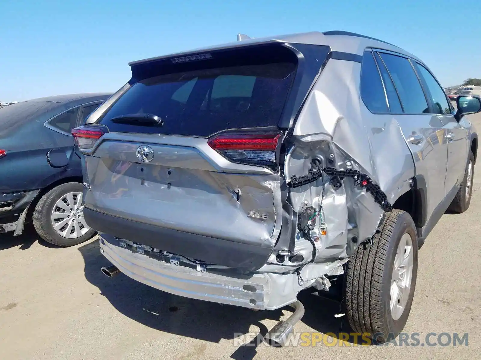 4 Photograph of a damaged car 2T3W1RFV3LC045837 TOYOTA RAV4 2020