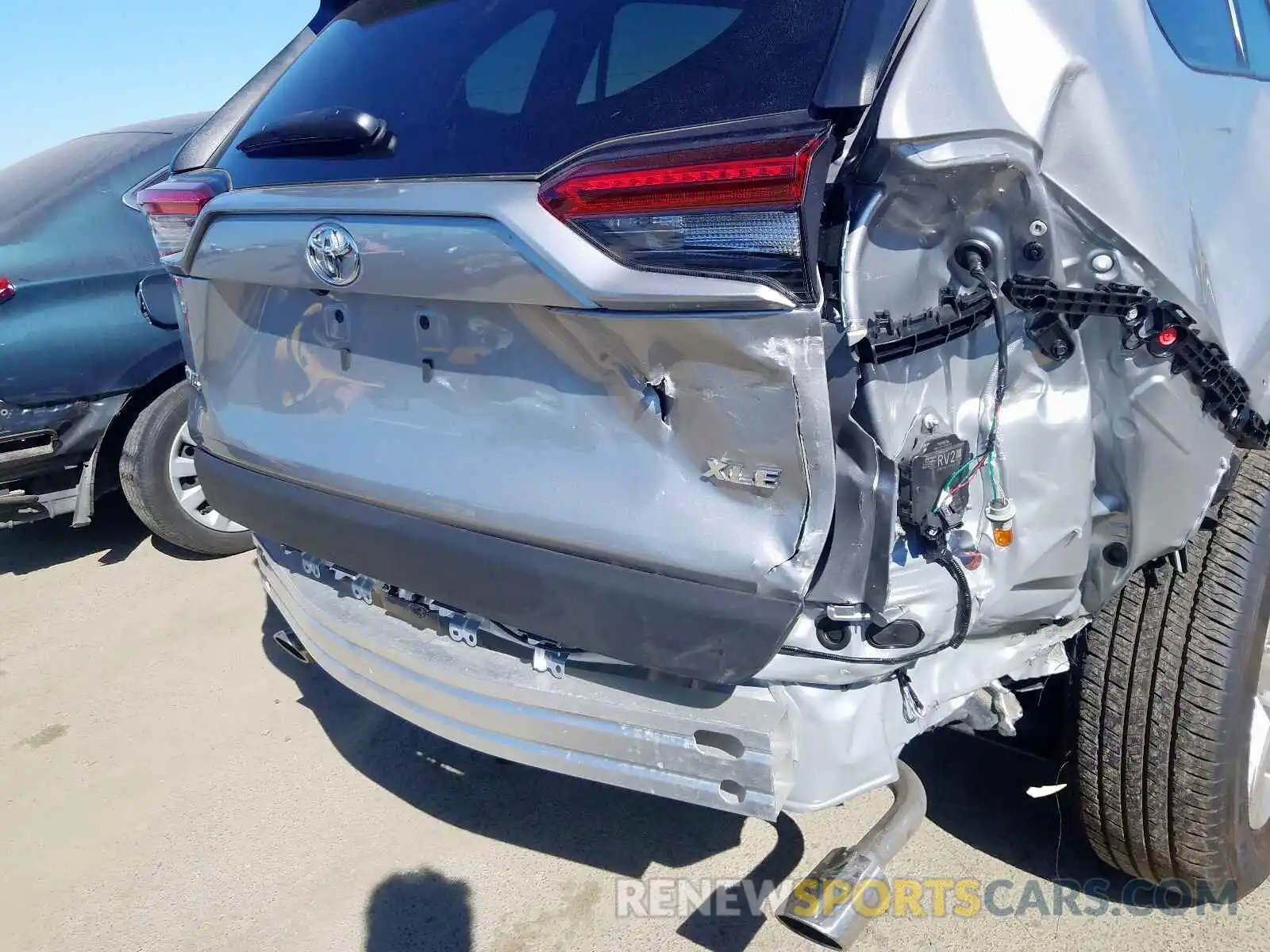 9 Photograph of a damaged car 2T3W1RFV3LC045837 TOYOTA RAV4 2020