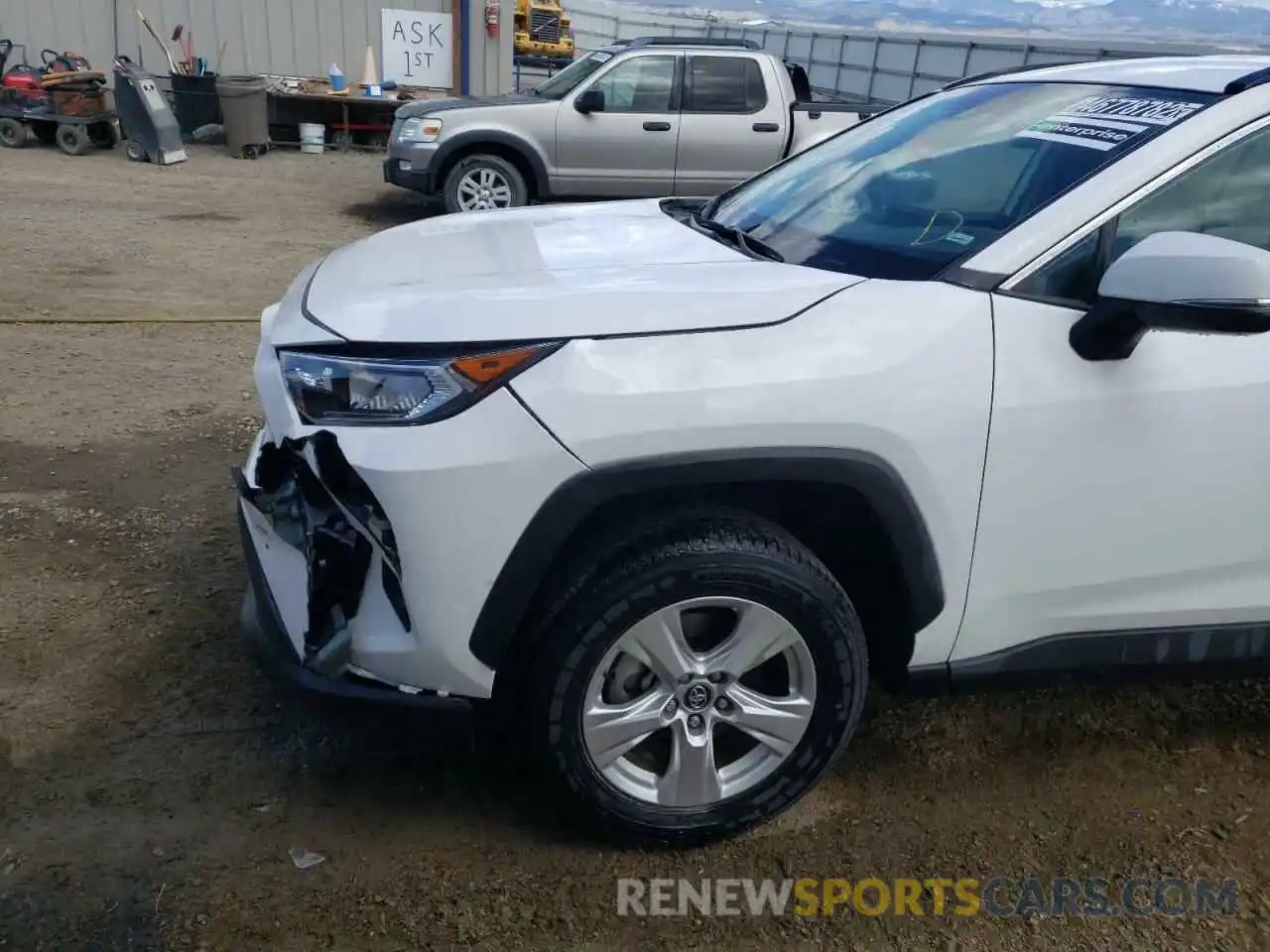 9 Photograph of a damaged car 2T3W1RFV3LC046406 TOYOTA RAV4 2020