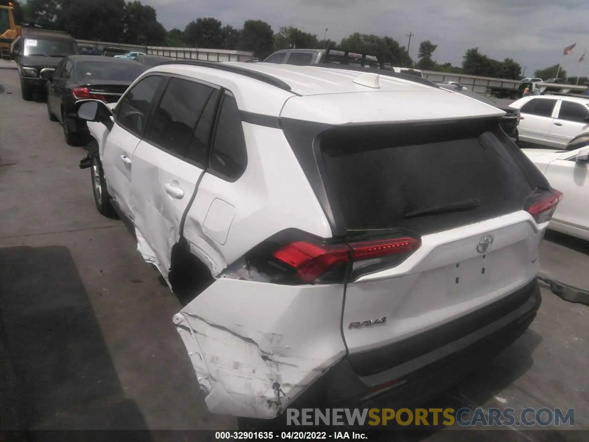 3 Photograph of a damaged car 2T3W1RFV3LC047040 TOYOTA RAV4 2020