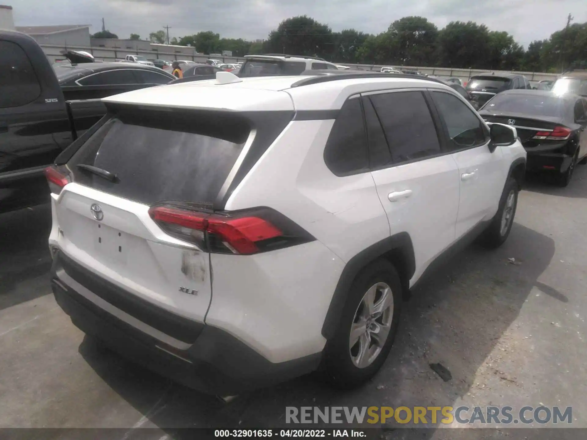 4 Photograph of a damaged car 2T3W1RFV3LC047040 TOYOTA RAV4 2020