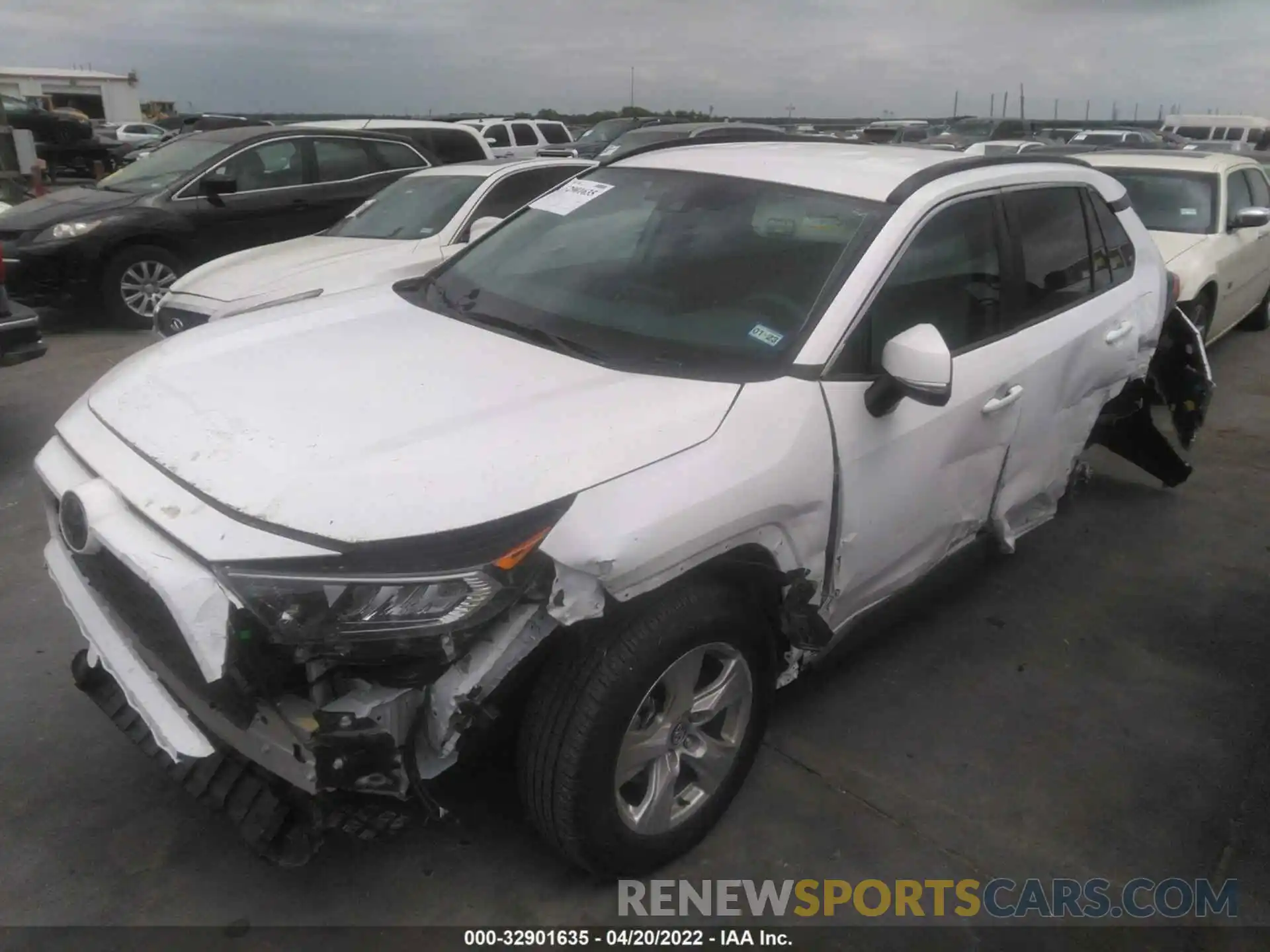 6 Photograph of a damaged car 2T3W1RFV3LC047040 TOYOTA RAV4 2020