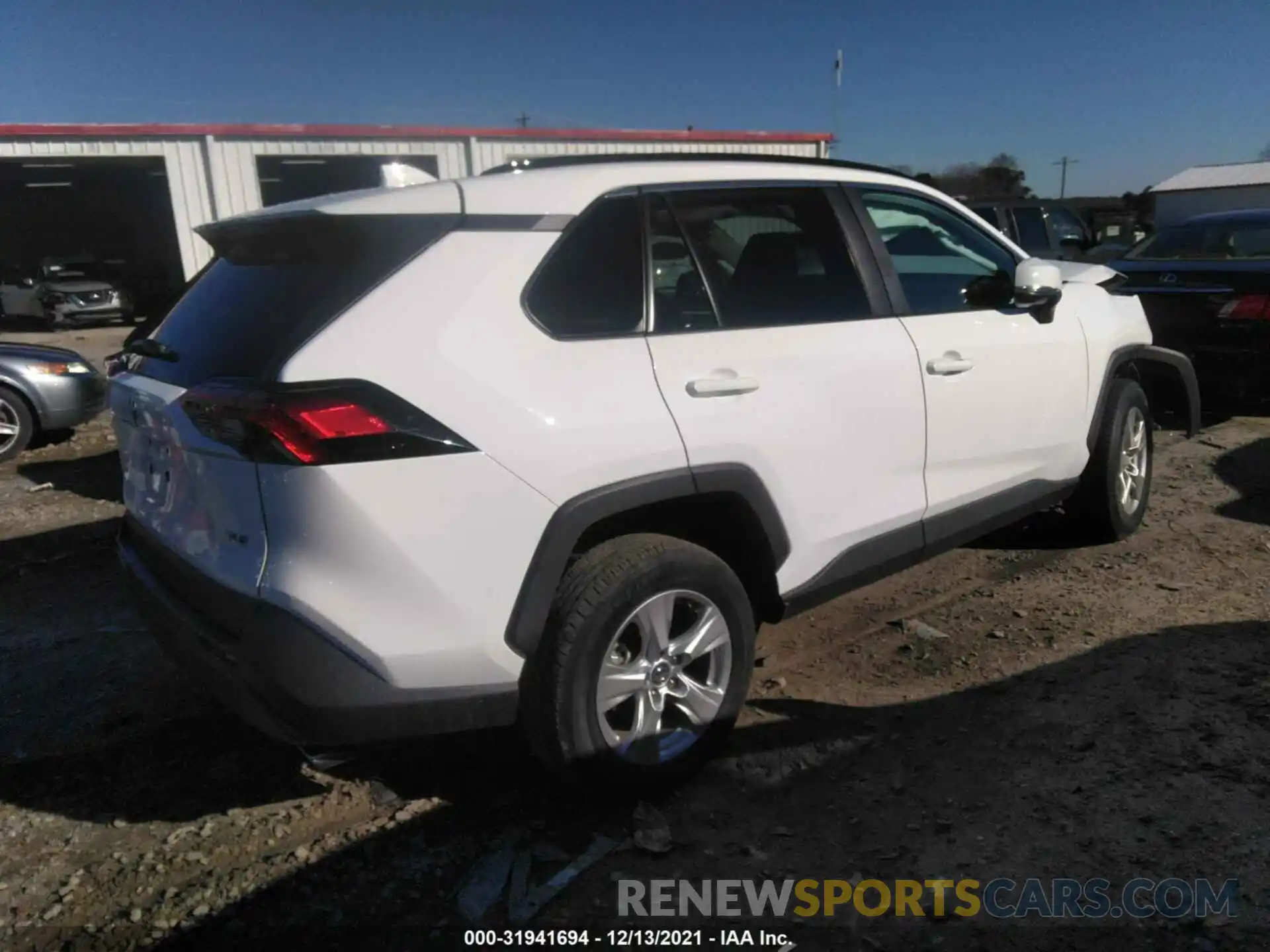 4 Photograph of a damaged car 2T3W1RFV3LC052061 TOYOTA RAV4 2020